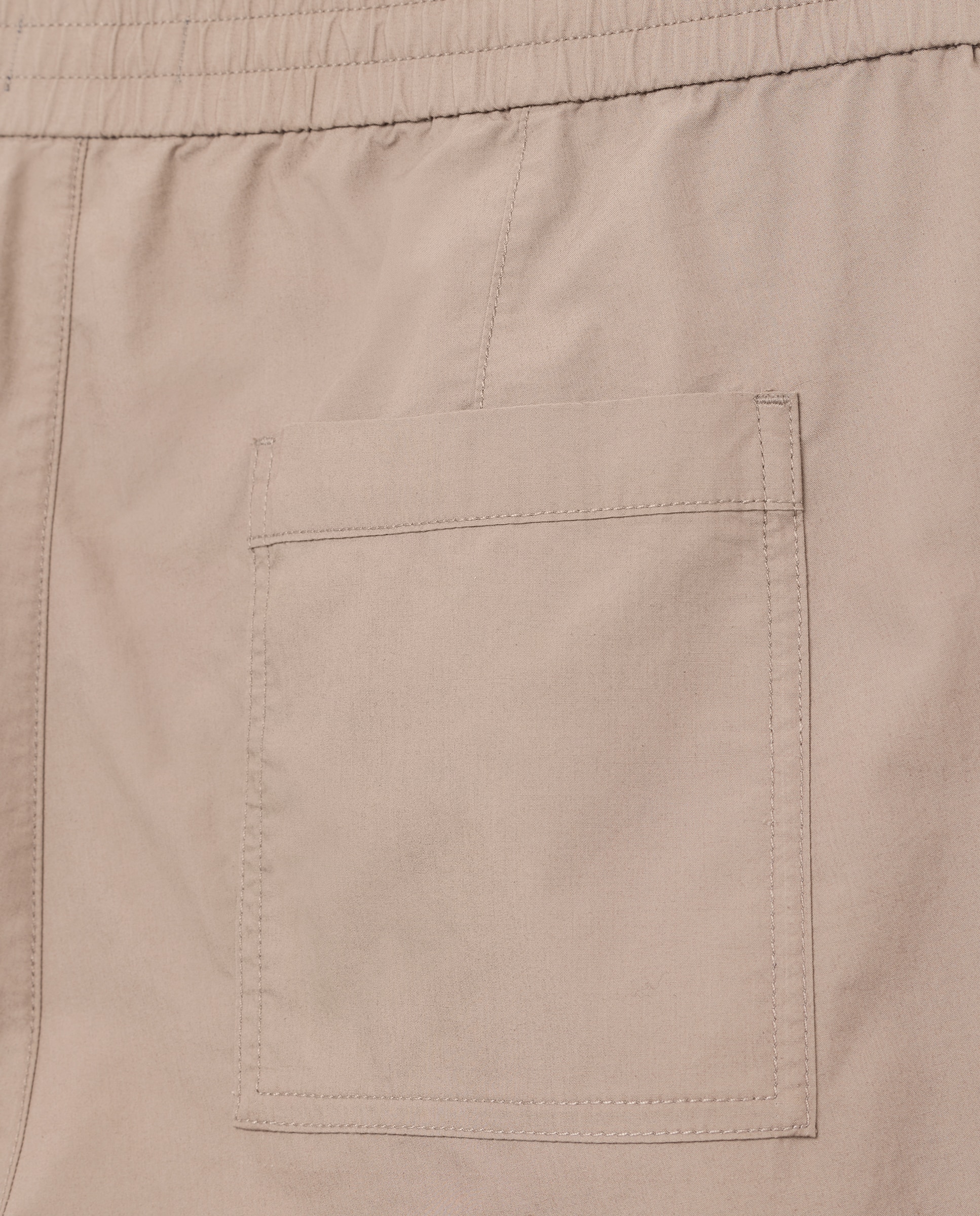Bermuda hombre chino con goma popelin Marrón-5