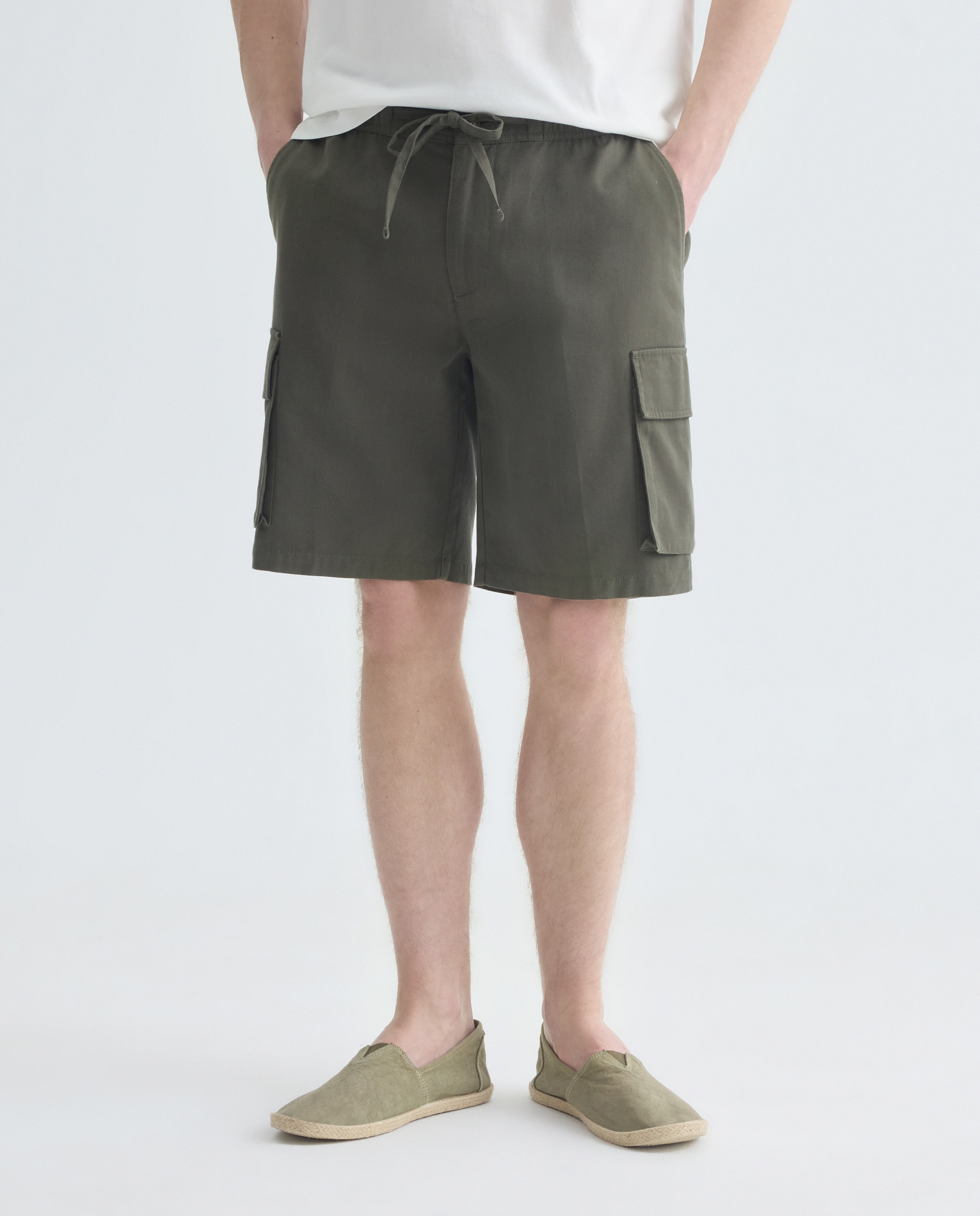 Bermuda hombre cargo con lino 530 Verde oscuro-2