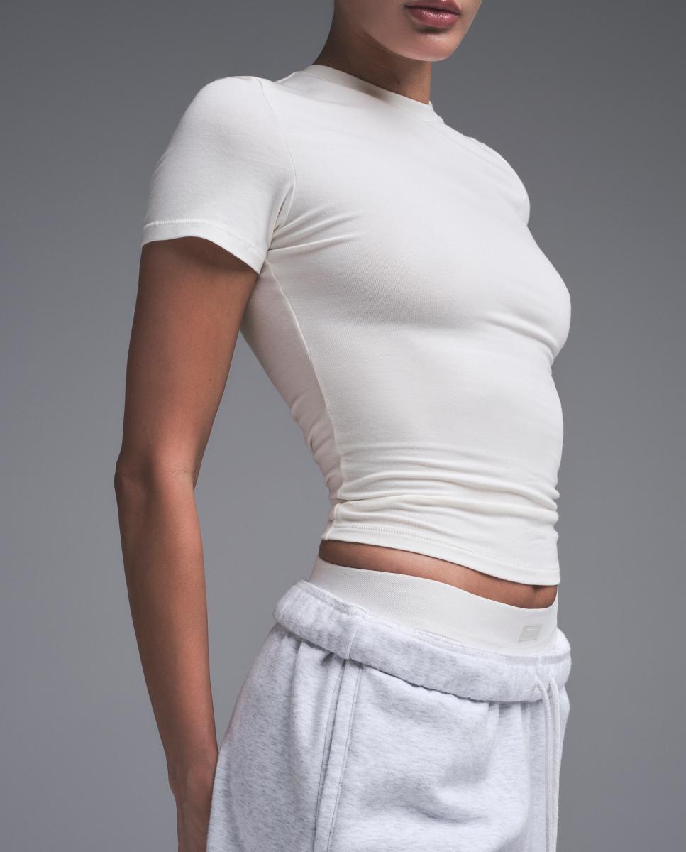 Imagem 0 de T-shirt de Algodão Suave e Transpirável, Ideal para Criar Looks Cómodos e Versáteis.