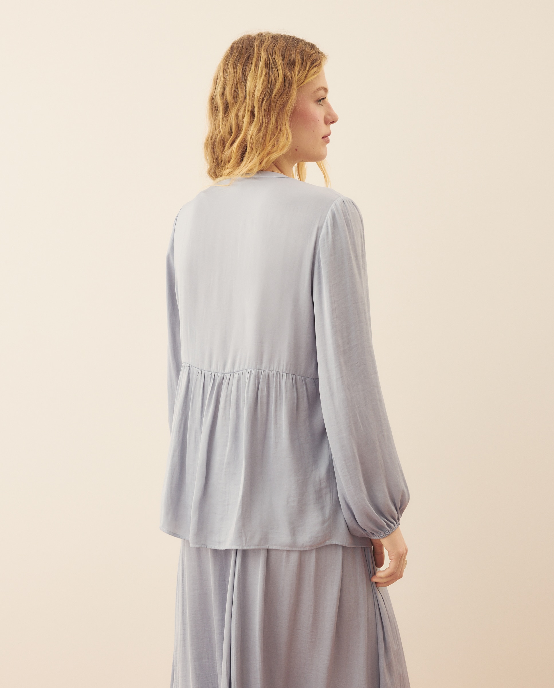 Blusa com Adorno de Cortes 410 Azul Claro-3