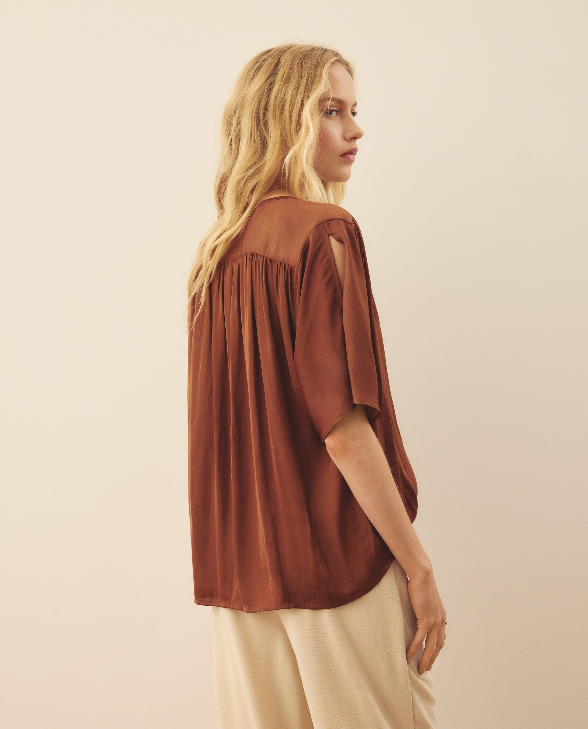 Blusa com Manga de Capa Torrado-3