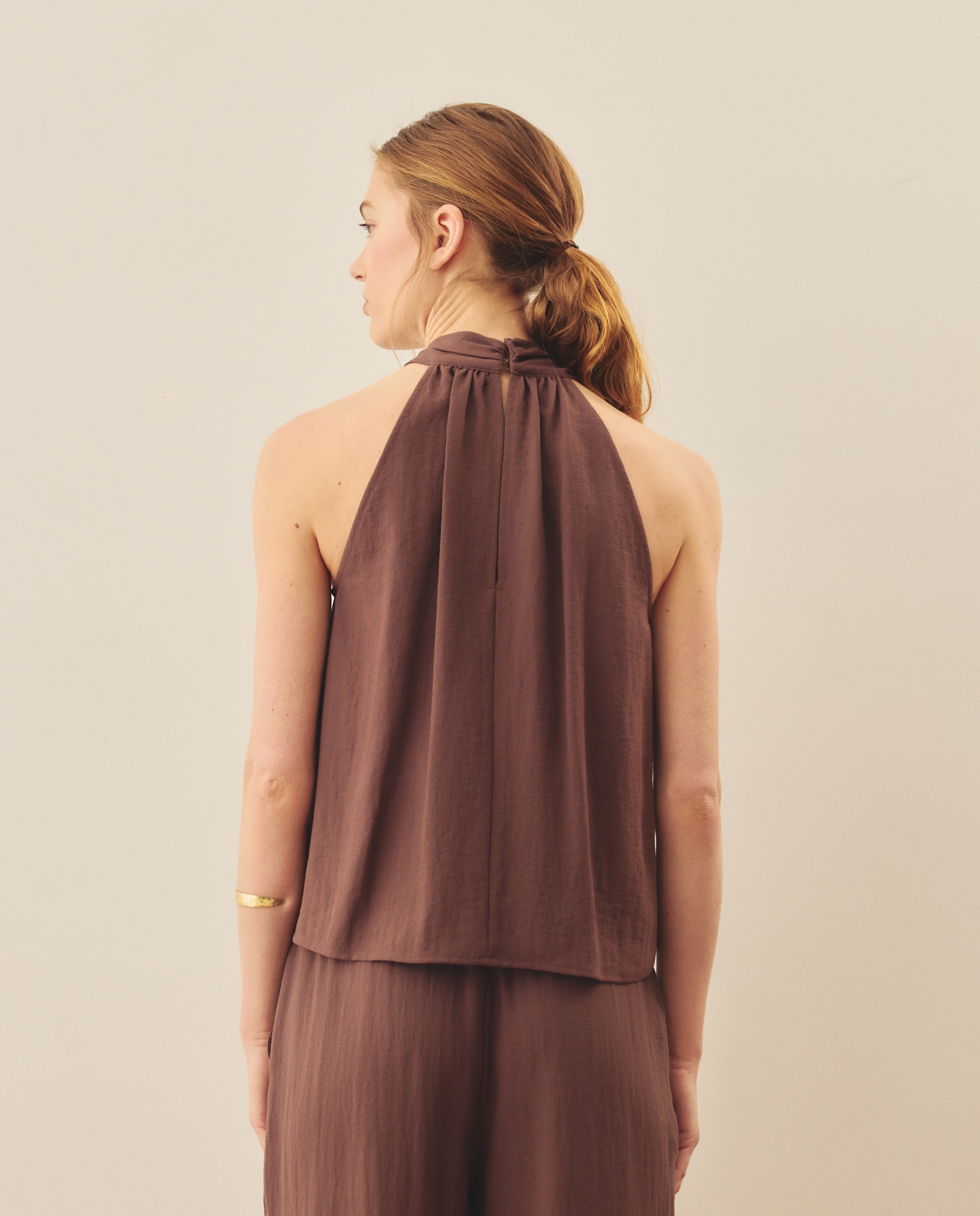 Top Halter Liso Castanho-3
