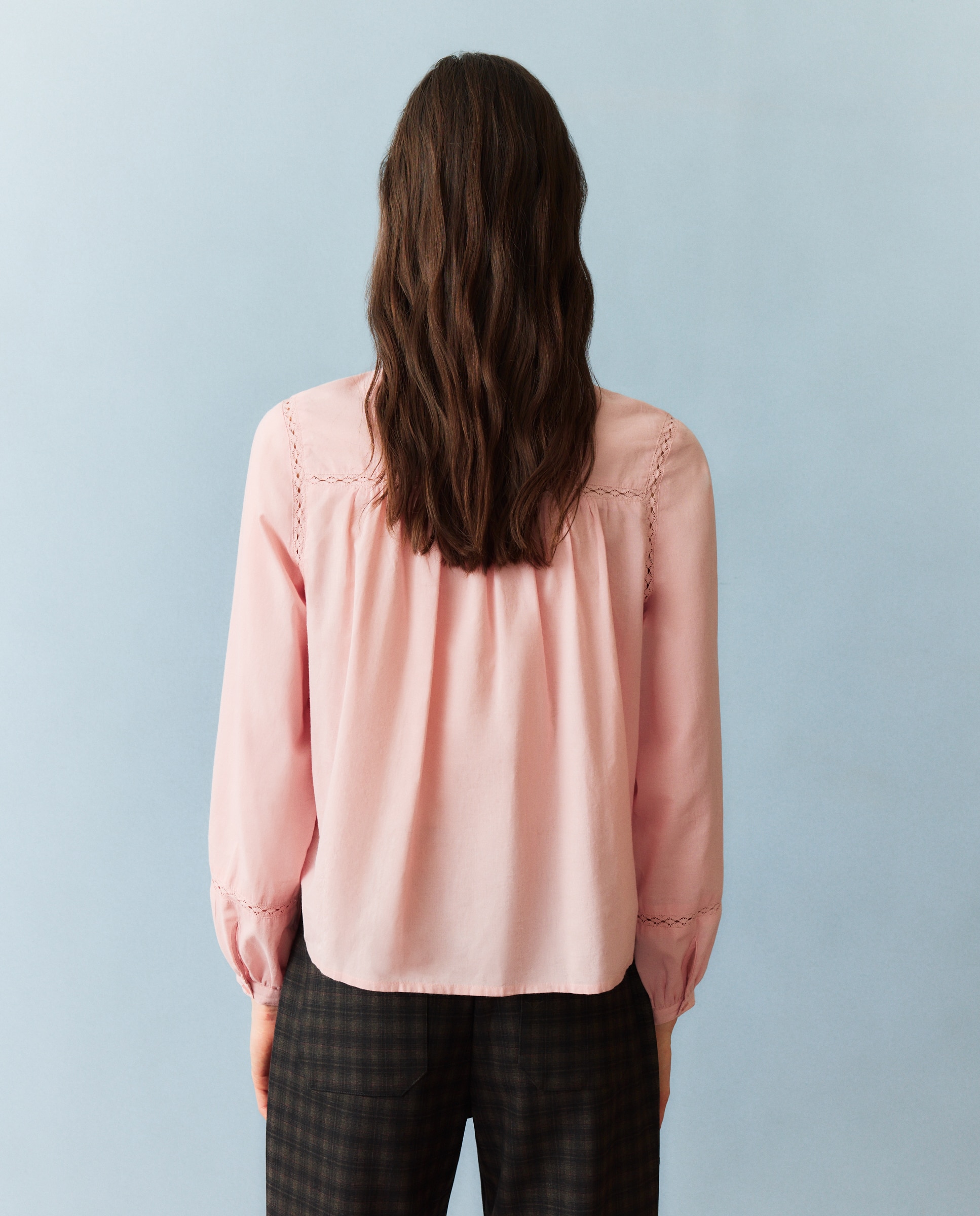 Imagen 3 de Blusa lisa con volante en escote - Southern Cotton - 200 Rosa 200 Rosa