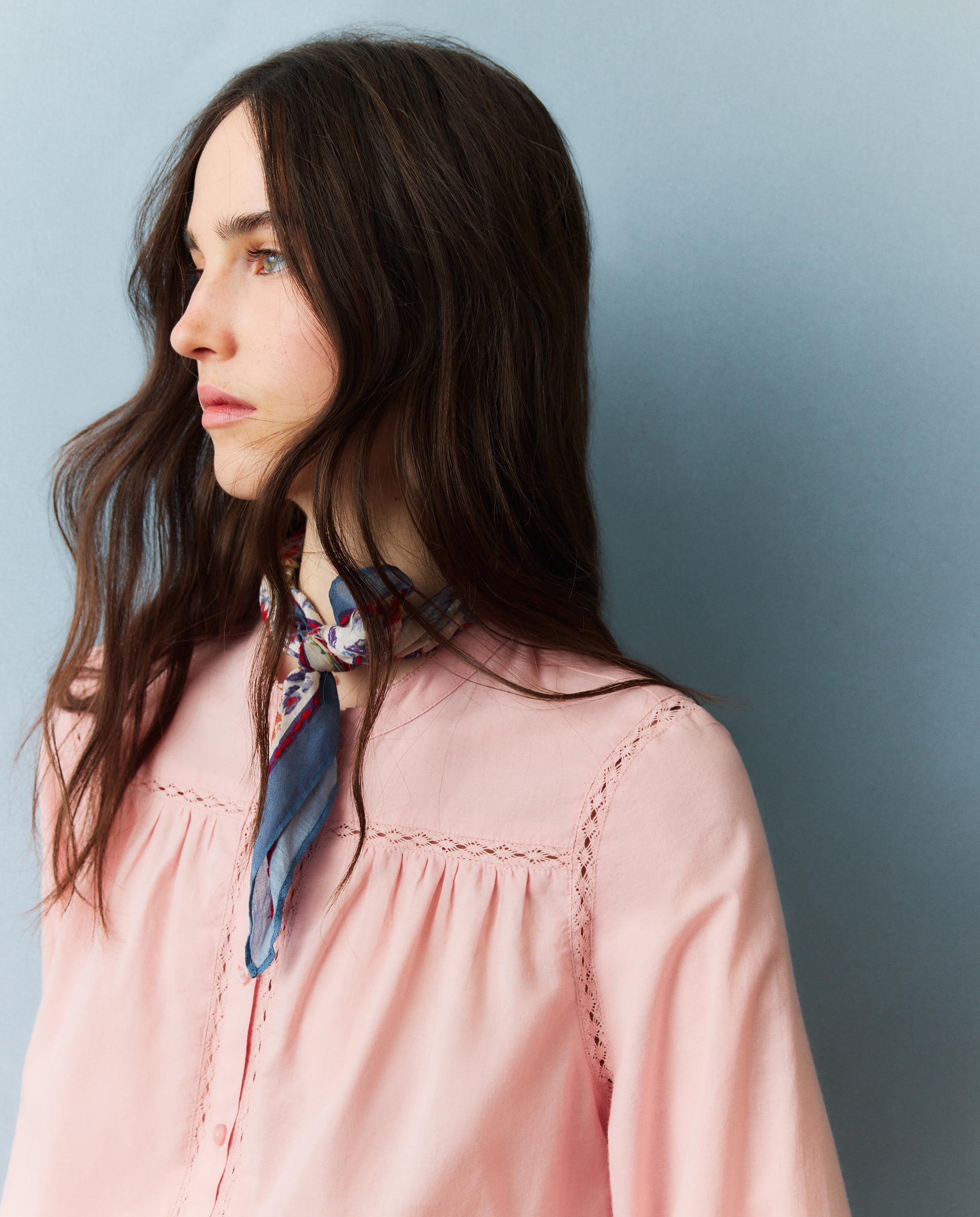 Imagen 4 de Blusa lisa con volante en escote - Southern Cotton - 200 Rosa 200 Rosa