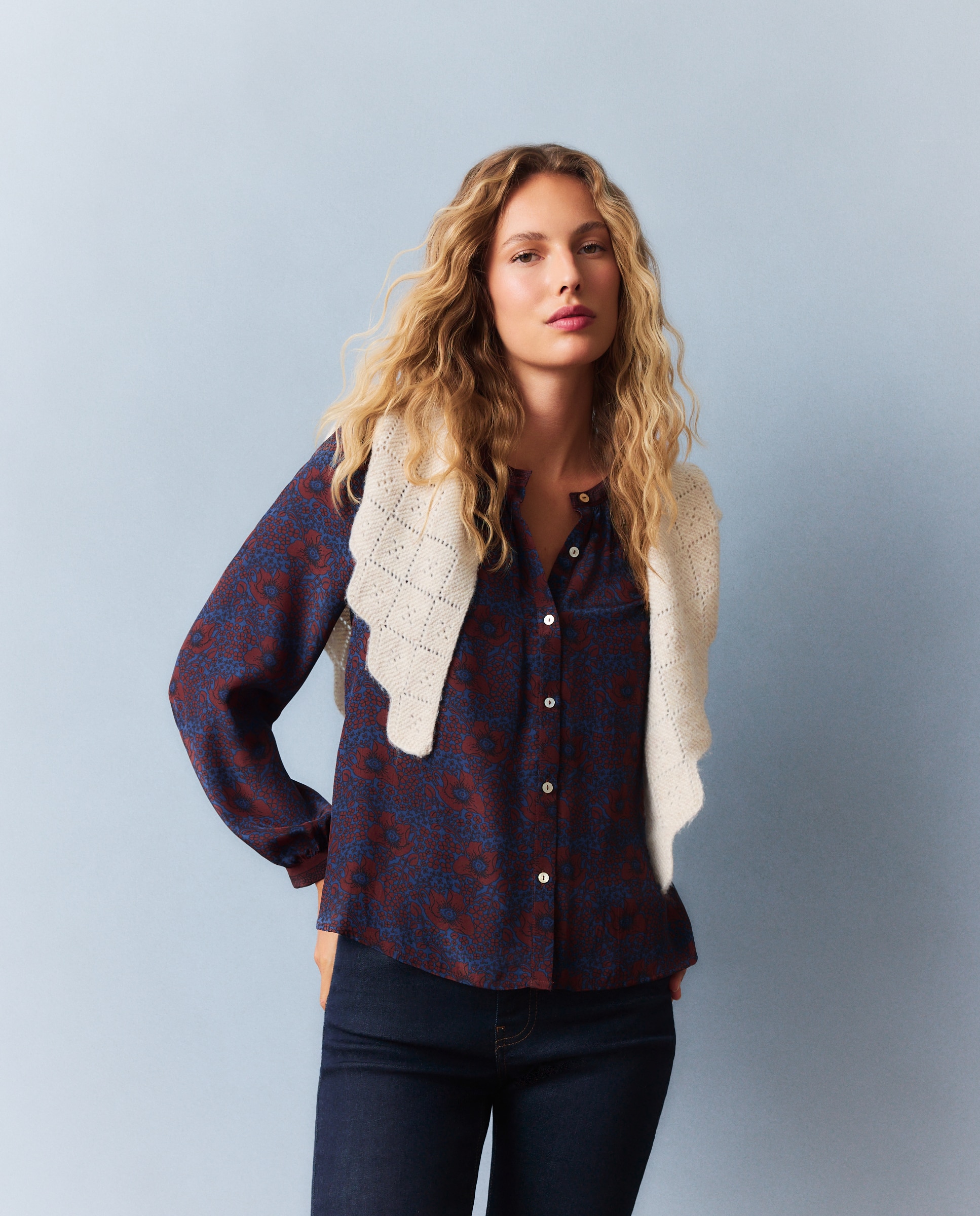 Imagen 0 de Blusa de mujer estampada Marrón