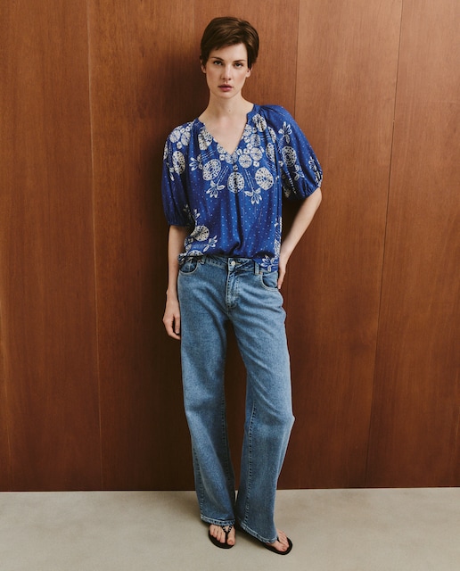 Imagen 0 de Blusa estampada de manga corta de mujer