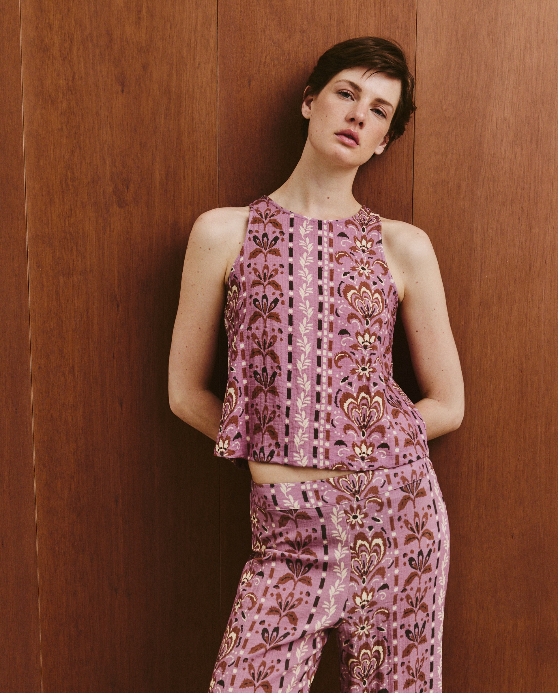 Top Aberto de Manga Curta Rosa-1