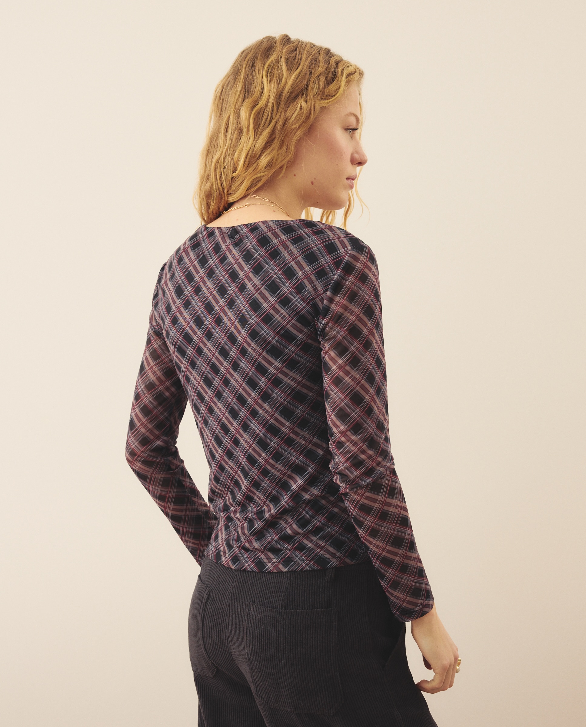 T-shirt de Tule com Franzidos Preto-3