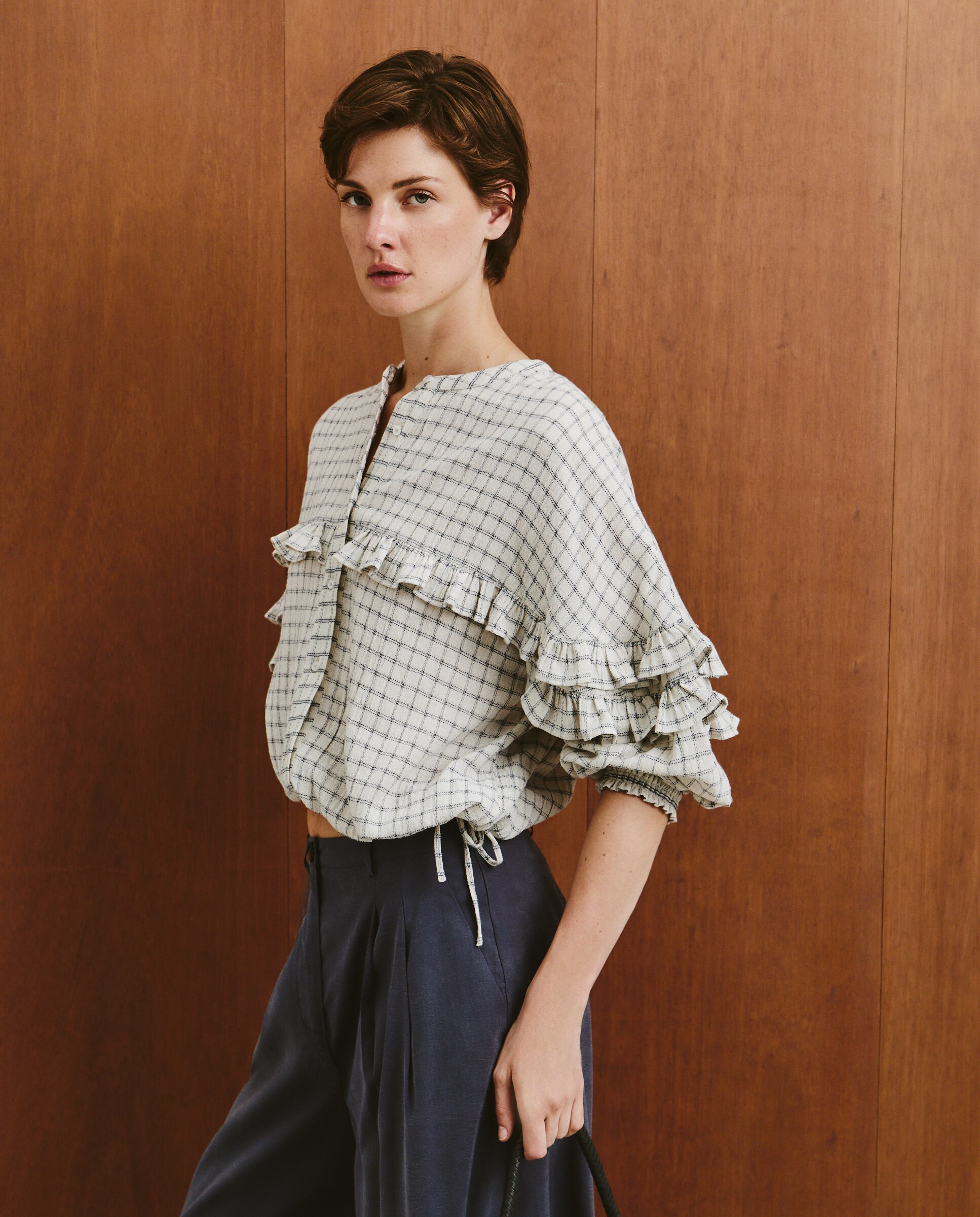 Blusa com Folho aos Quadrados Azul-1