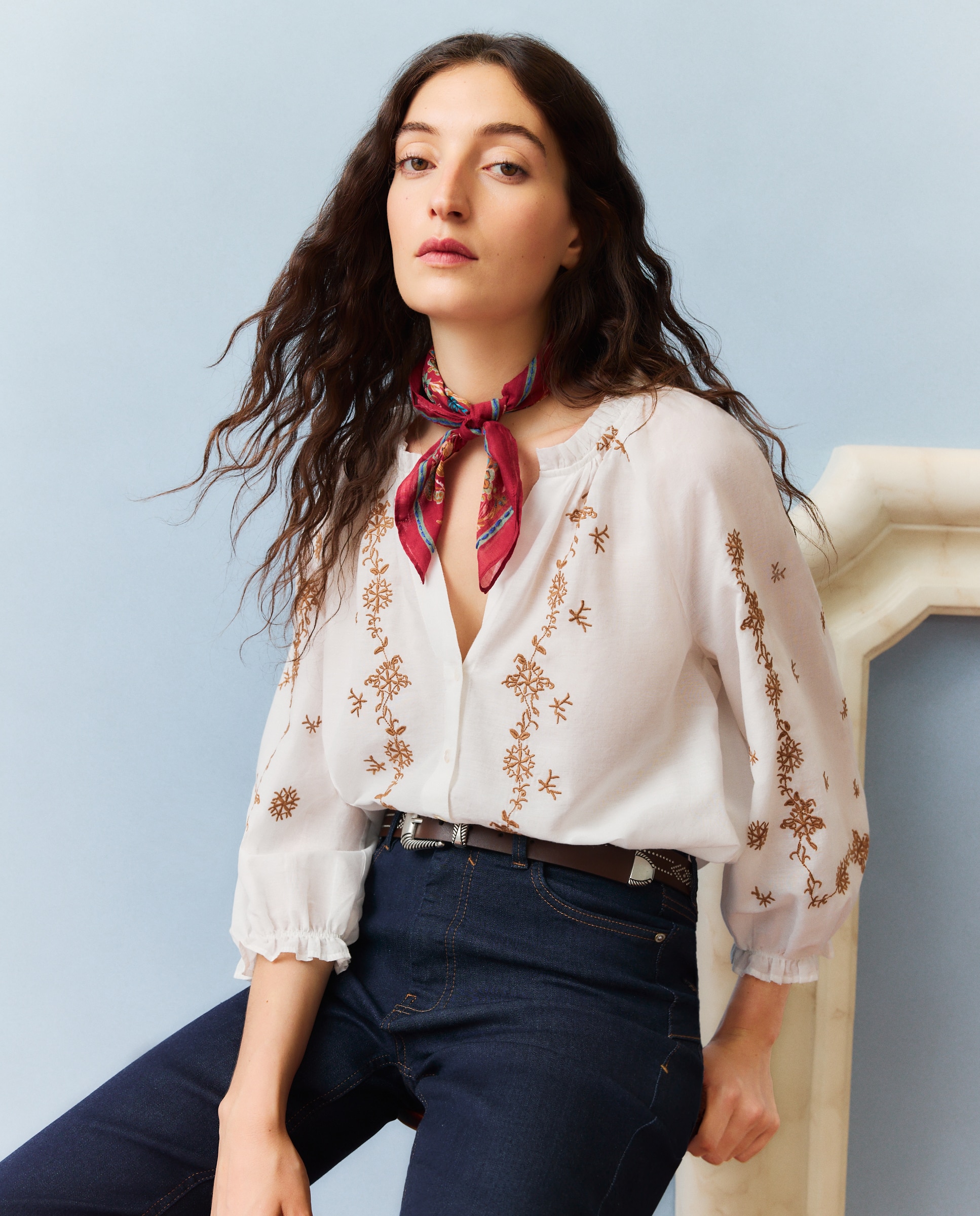 Imagen 0 de Blusa de mujer romántica con bordado 120 Crudo