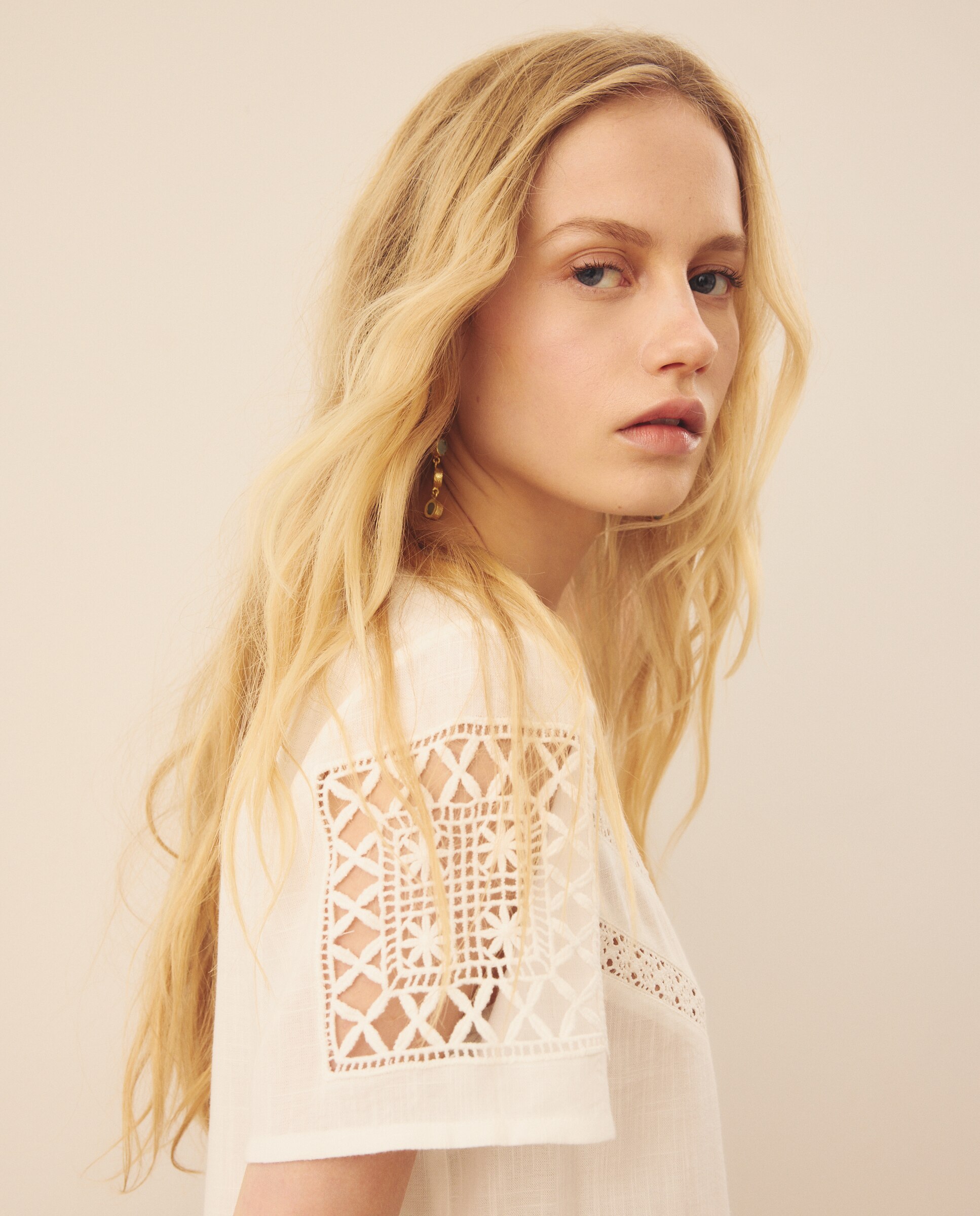 Imagen 4 de Top manga corta de mujer con aplique crochet - Southern Cotton - Blanco Blanco