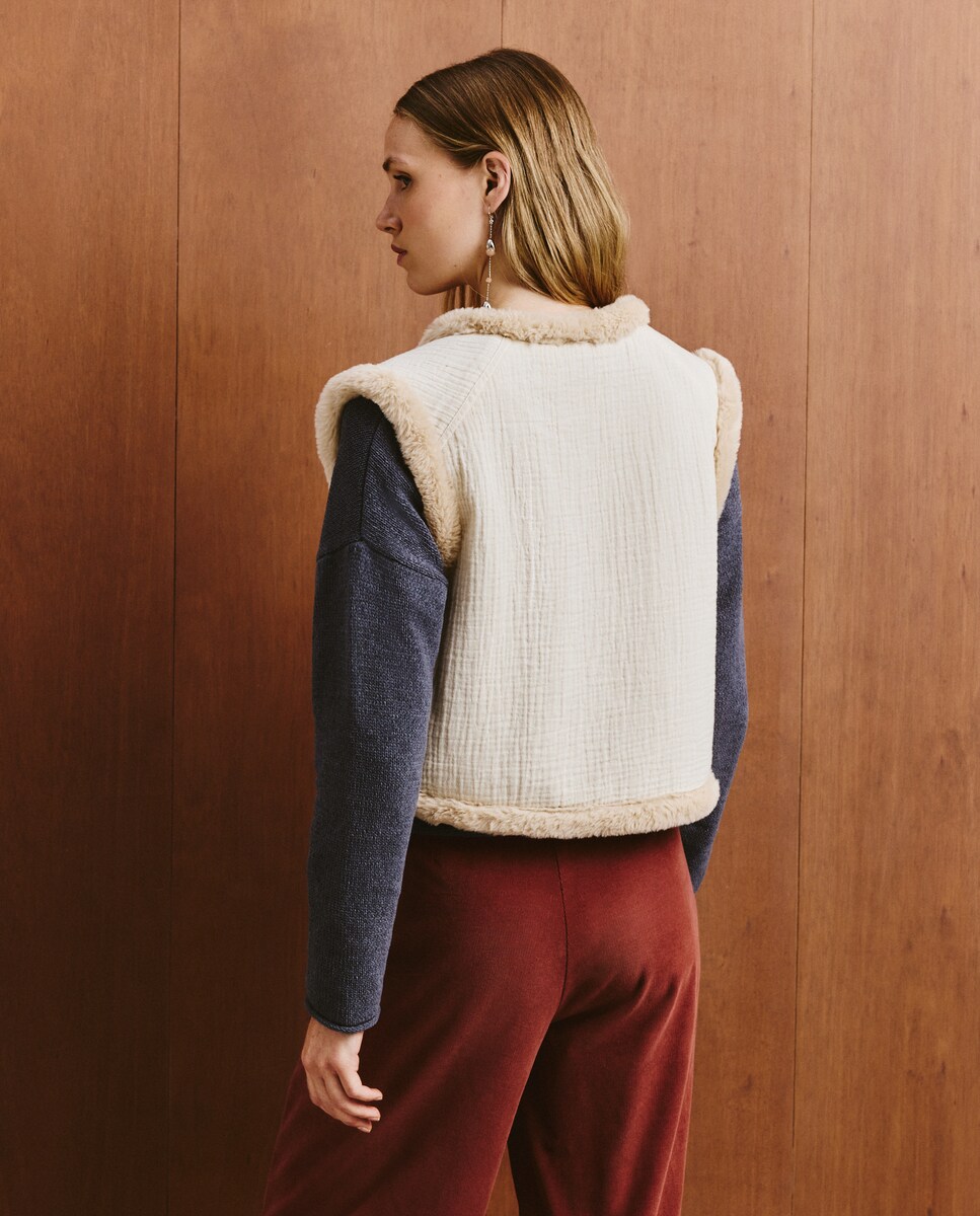 Colete Bordado com Interior de Pelo 3