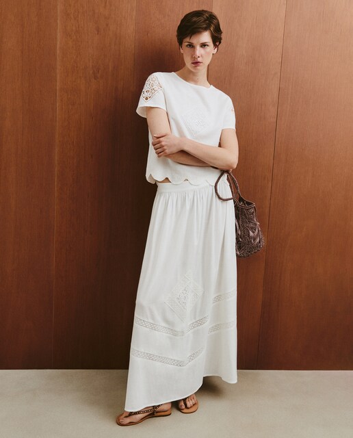 Imagem 0 de Saia Lisa com Entremeio