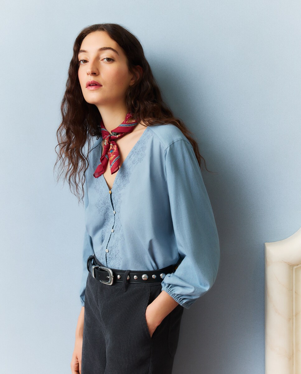 Imagen 0 de Camisa blusa de  mujer bordada 400 Azul