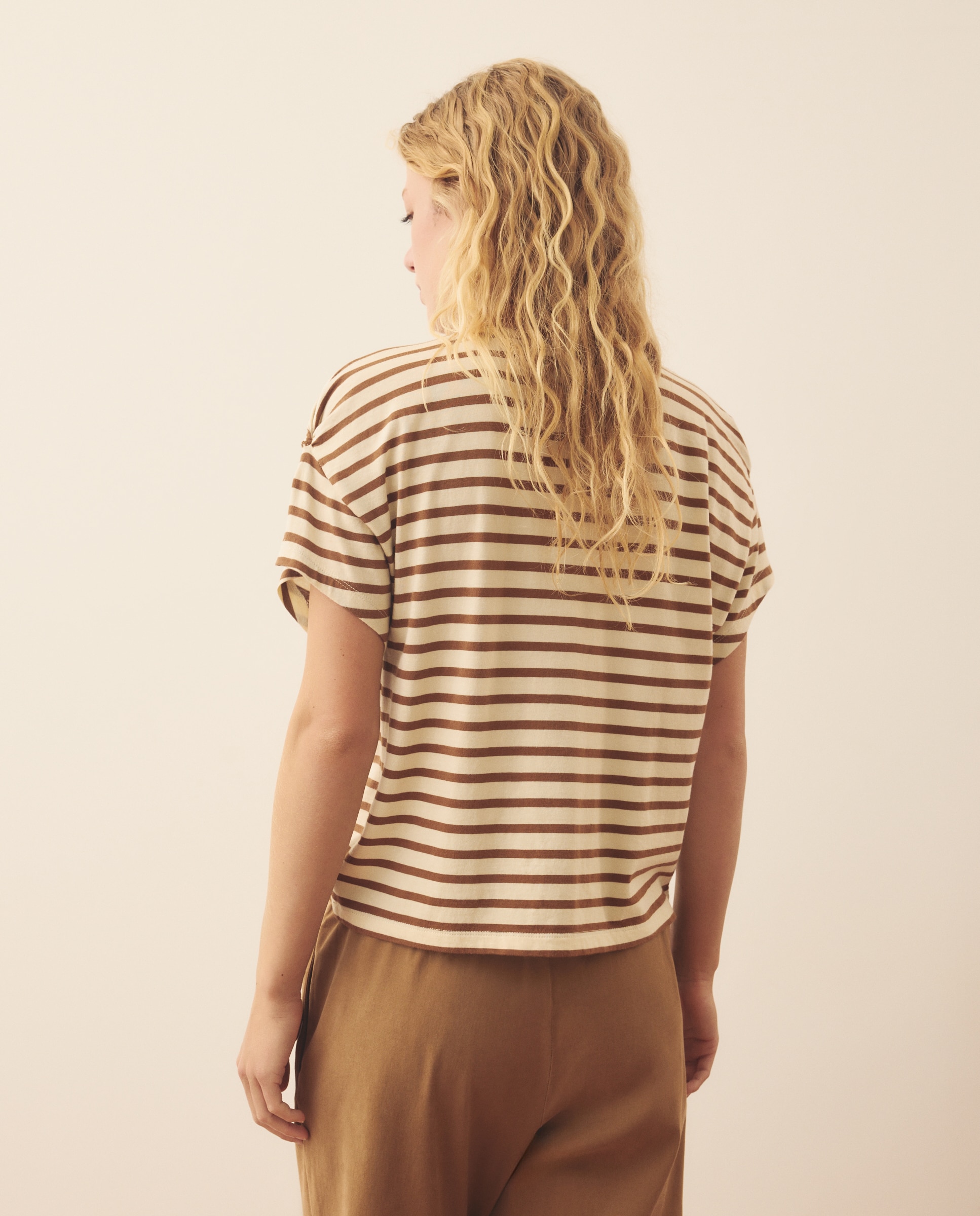 Camiseta de mujer con nudo y botones - Southern Cotton - Blanco Amarillo-3