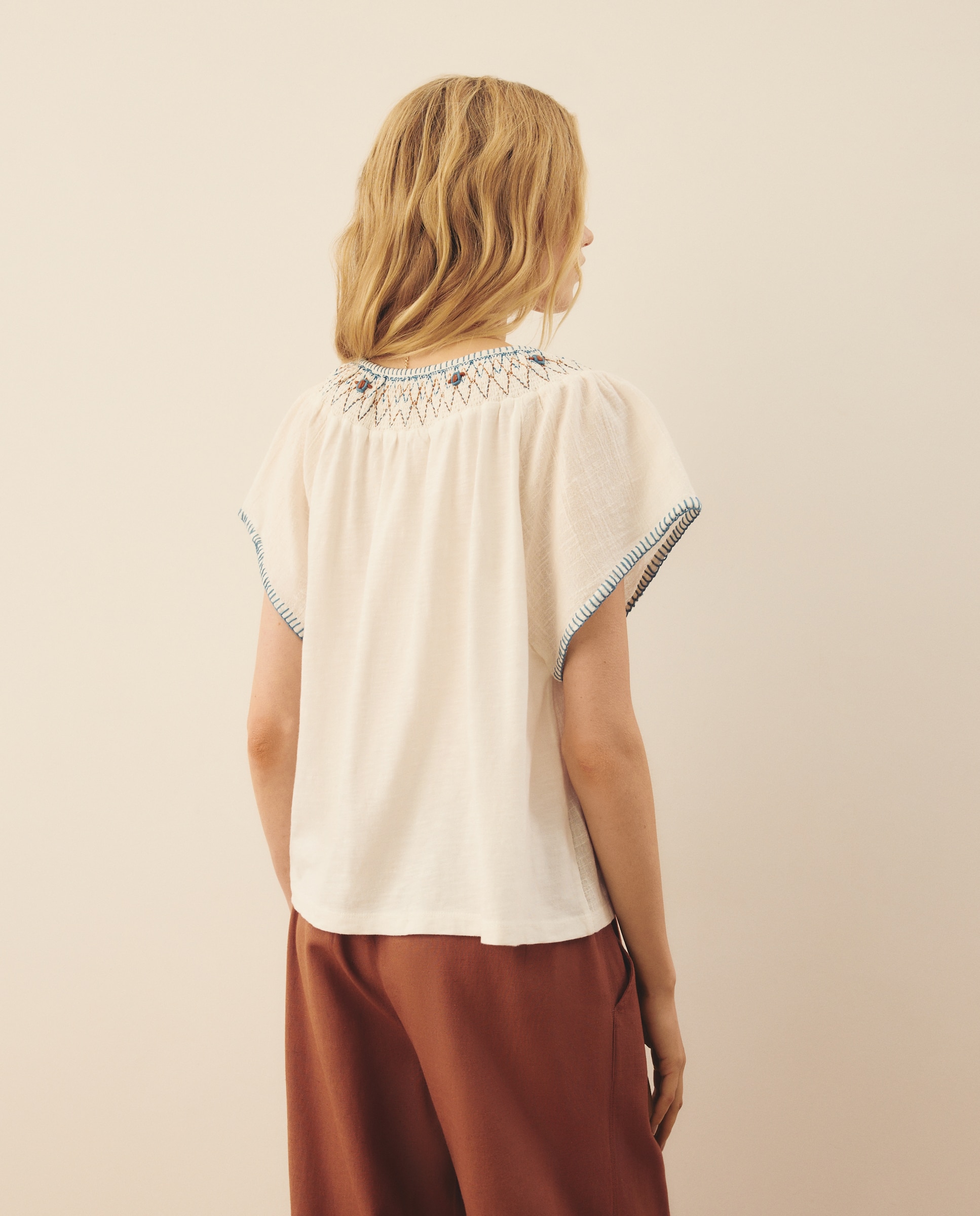 T-shirt romântica bordada Branco-3