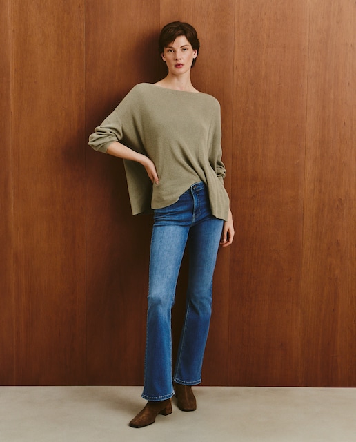 Imagen 0 de Pantalón vaquero de campana liso de mujer