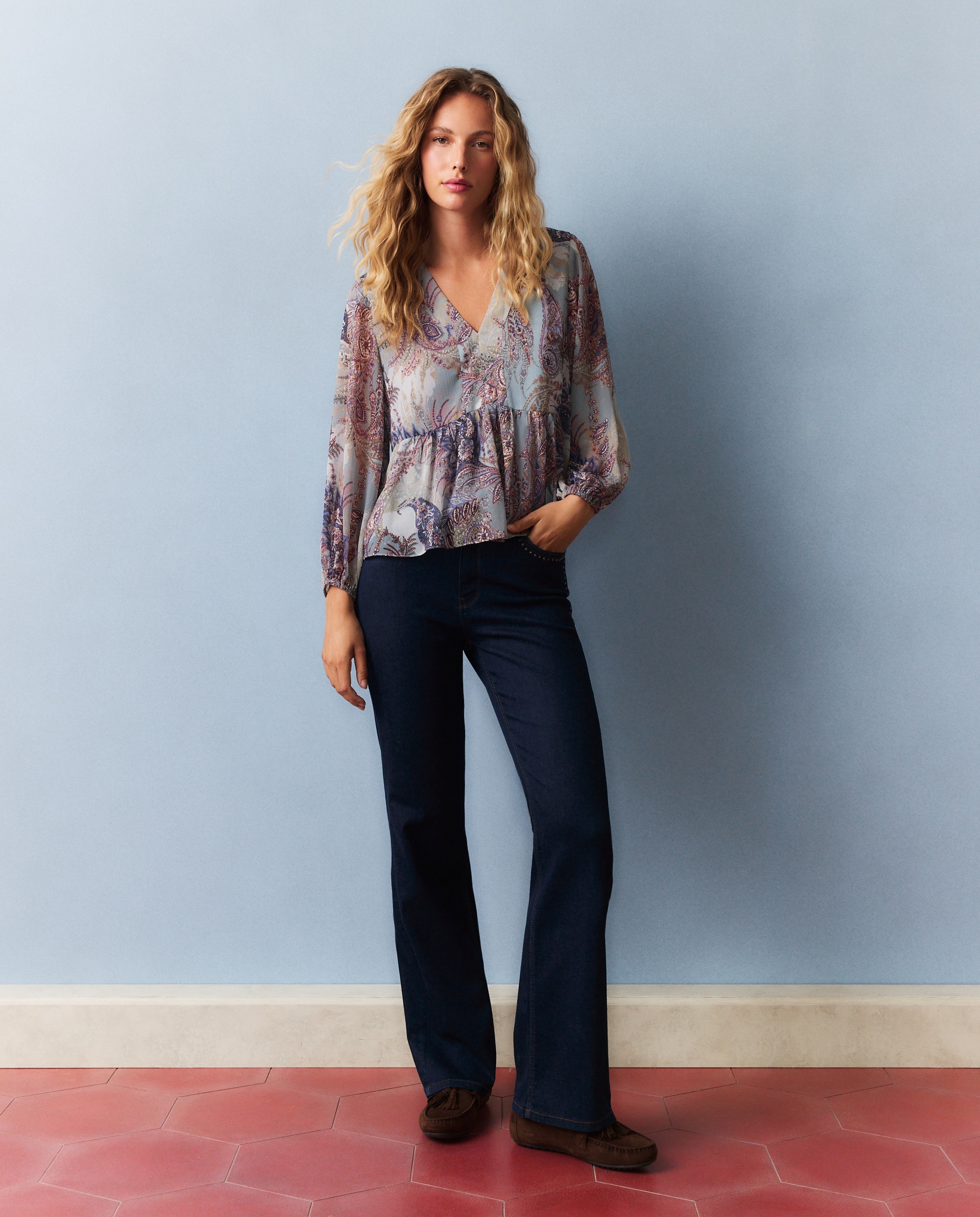 Imagen 0 de Pantalón de mujer boot cut tachas Indigo