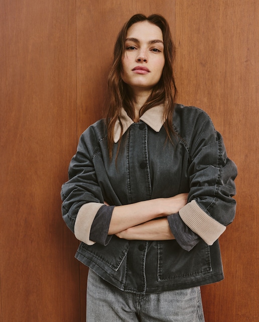 Imagen 0 de Cazadaora lisa corta de mujer