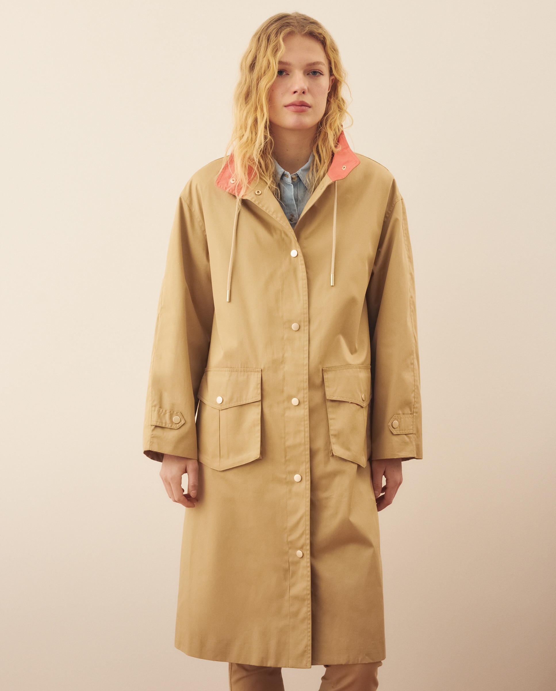 Imagem 0 de Gabardine Comprida com Contrastes