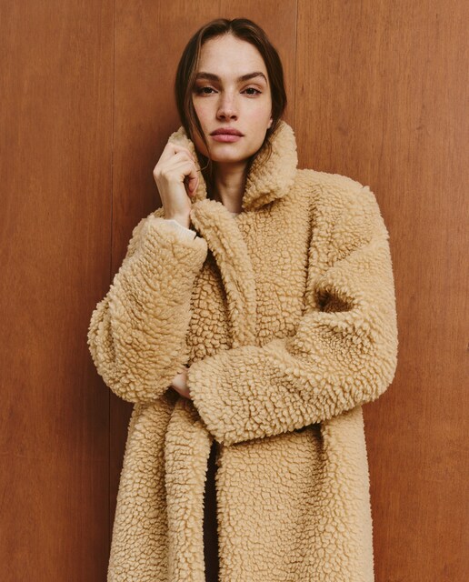 Imagen 0 de Abrigo largo liso de mujer