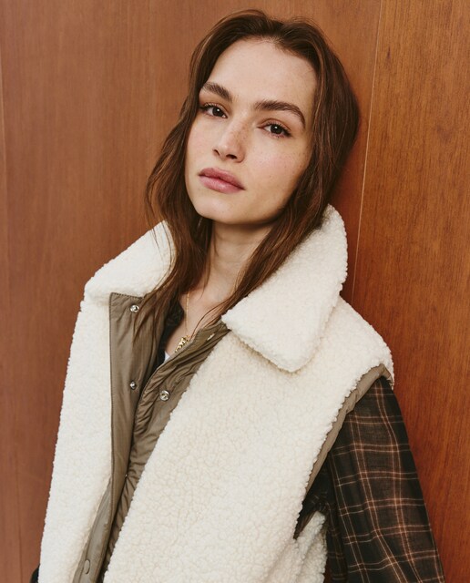 Imagen 0 de Chaleco liso reversible de mujer