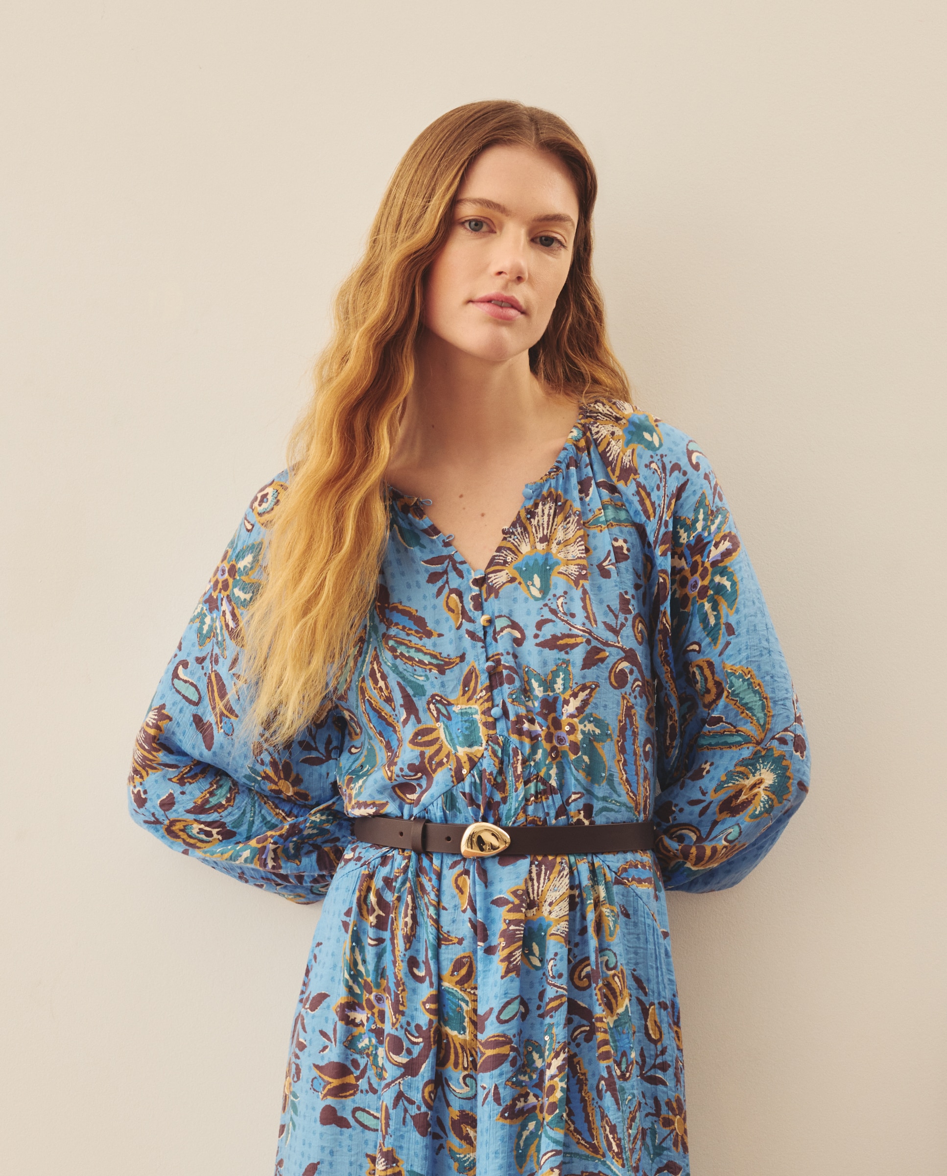 Vestido com Ombros Descobertos e Missangas Rosa-2
