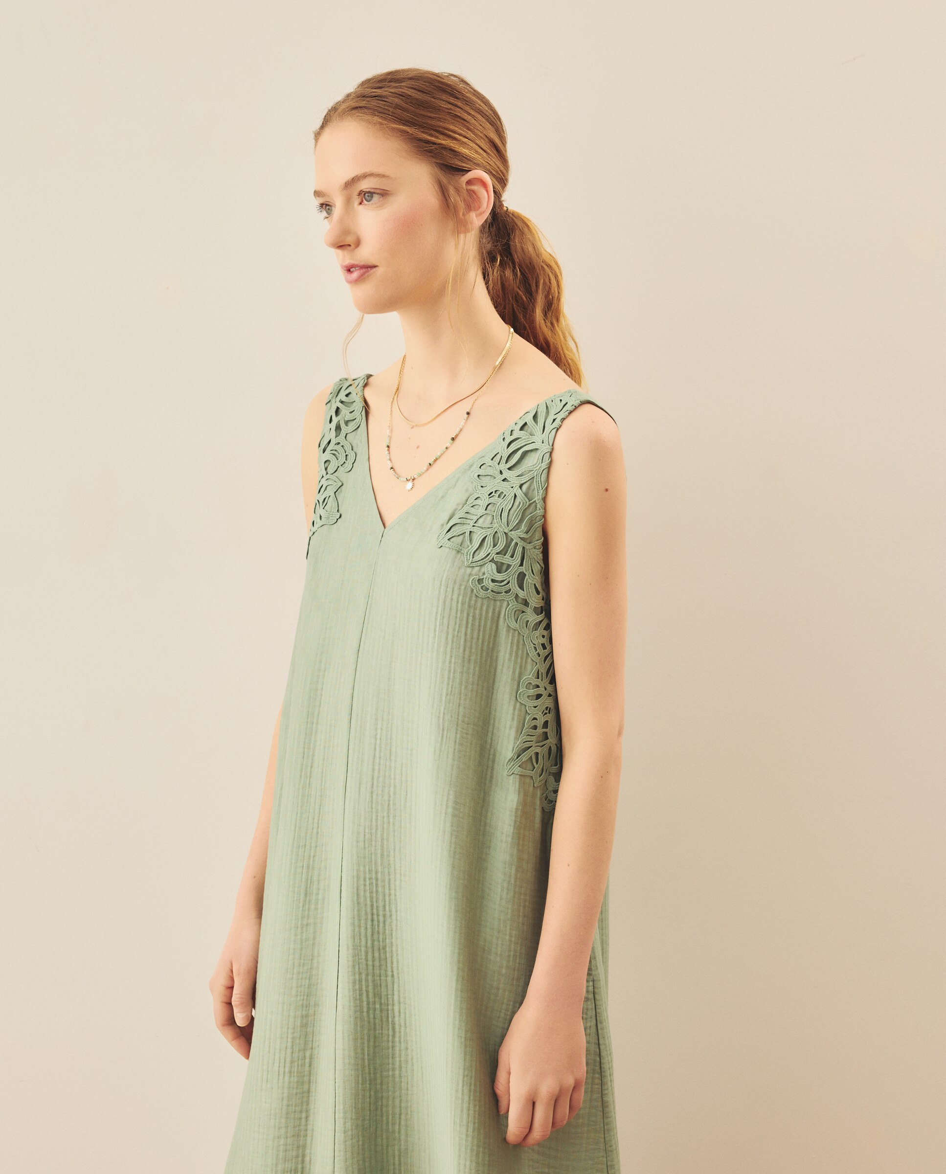 Vestido Comprido com Decote Halter Verde-2