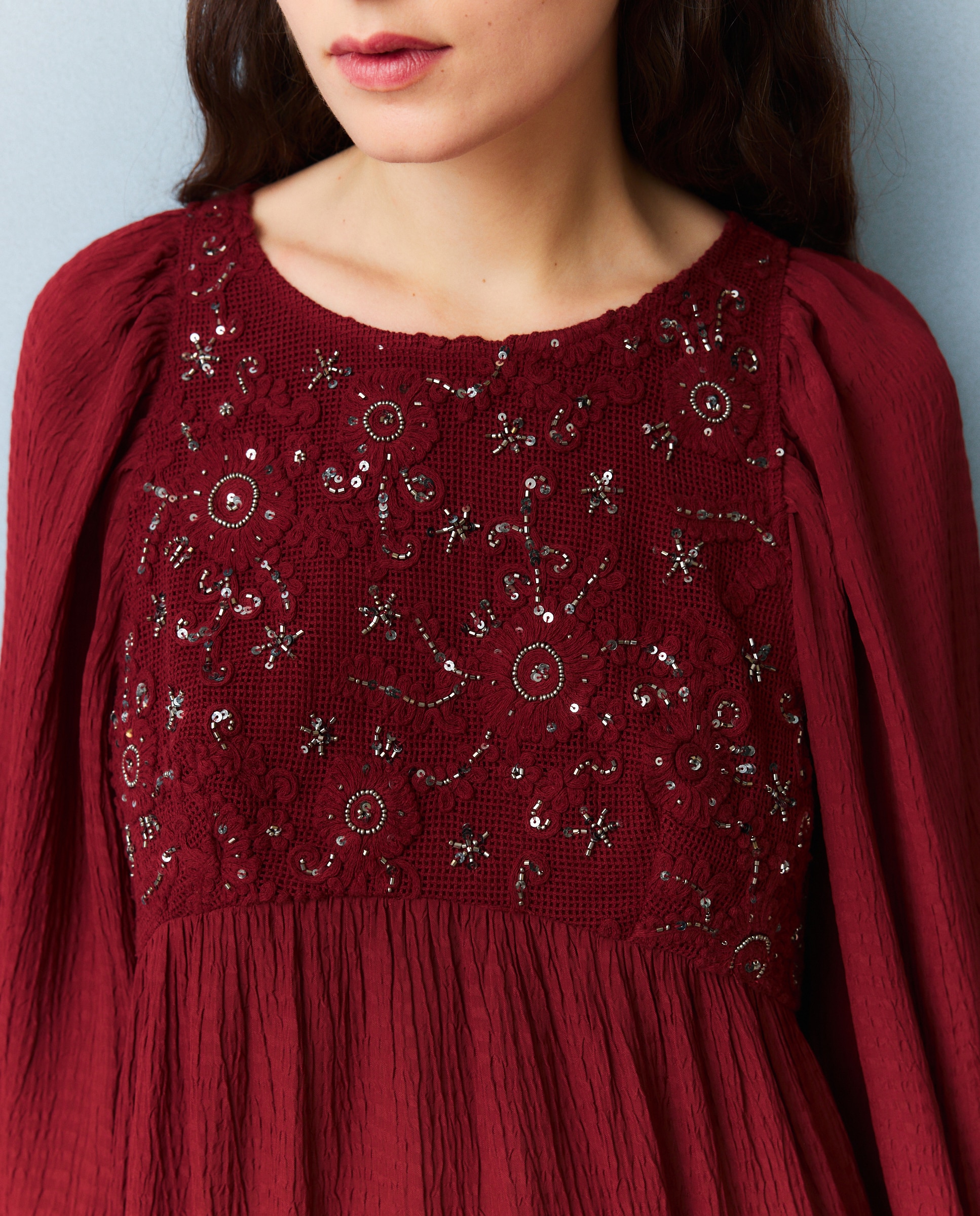 Vestido com Peitilho Bordado Bordeaux-4