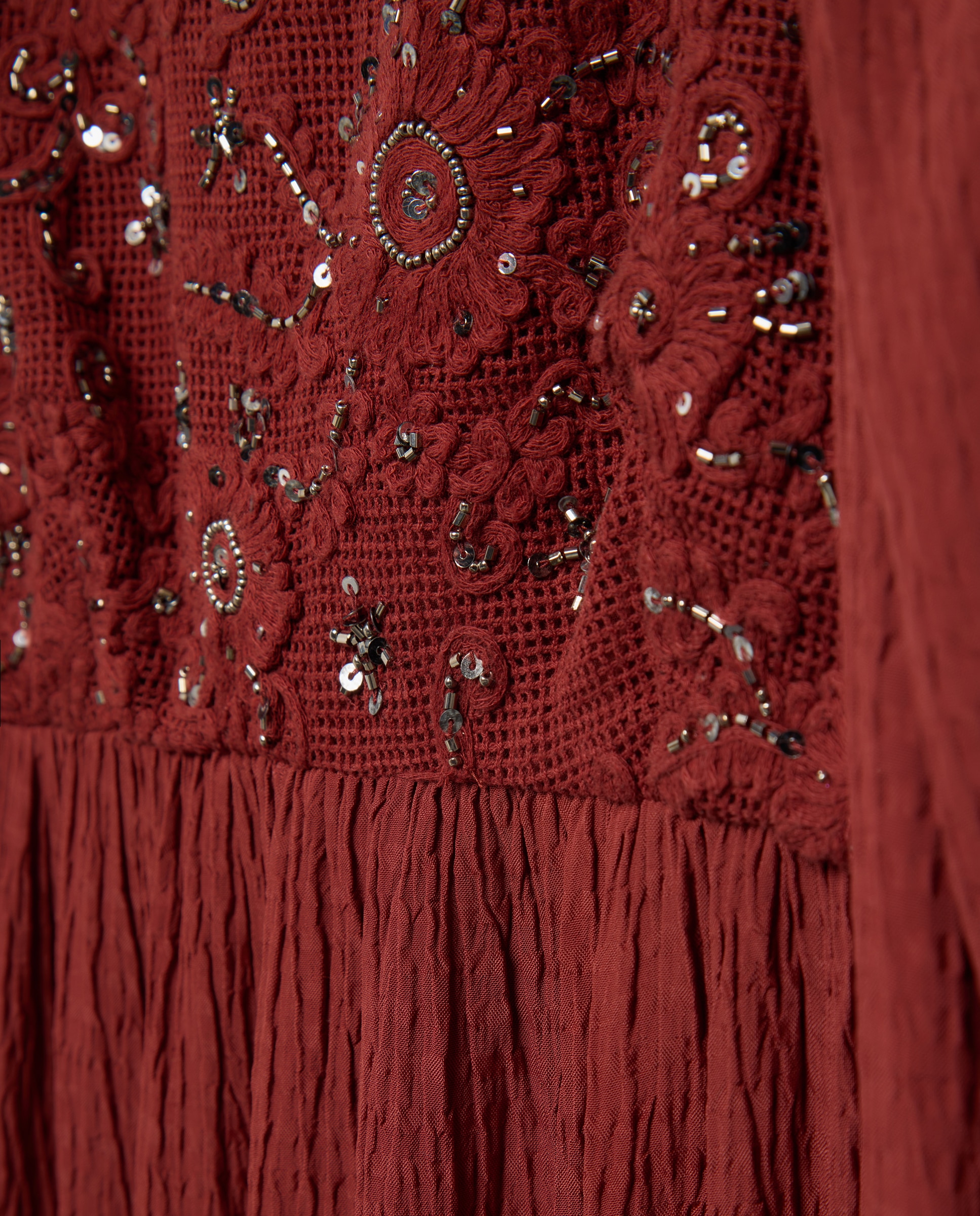Vestido com Peitilho Bordado Bordeaux-6
