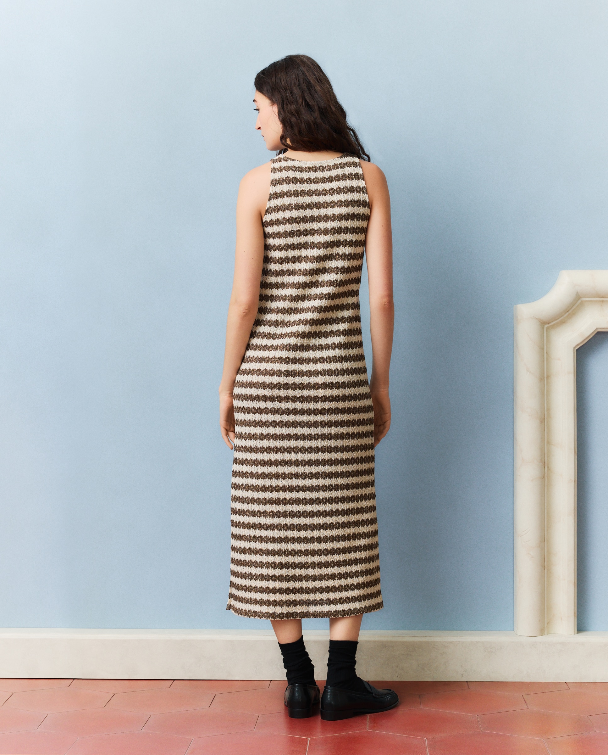 Vestido Cortado com Fio Metalizado Castanho-3