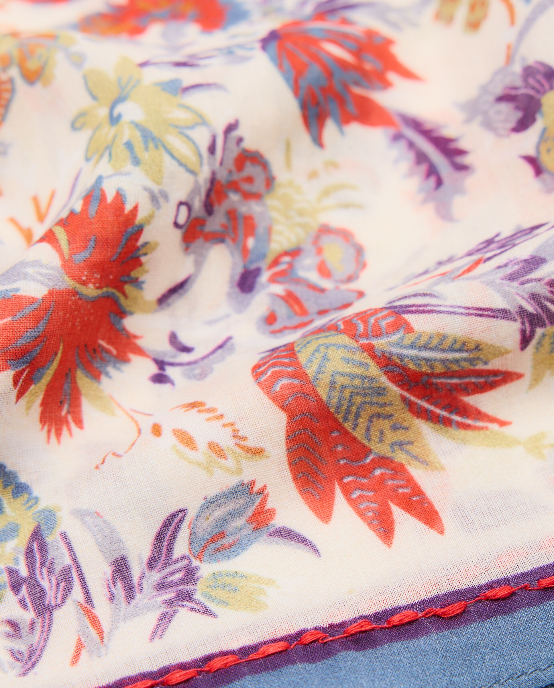 Lenço Pequeno com Estampado Floral Vermelho-3