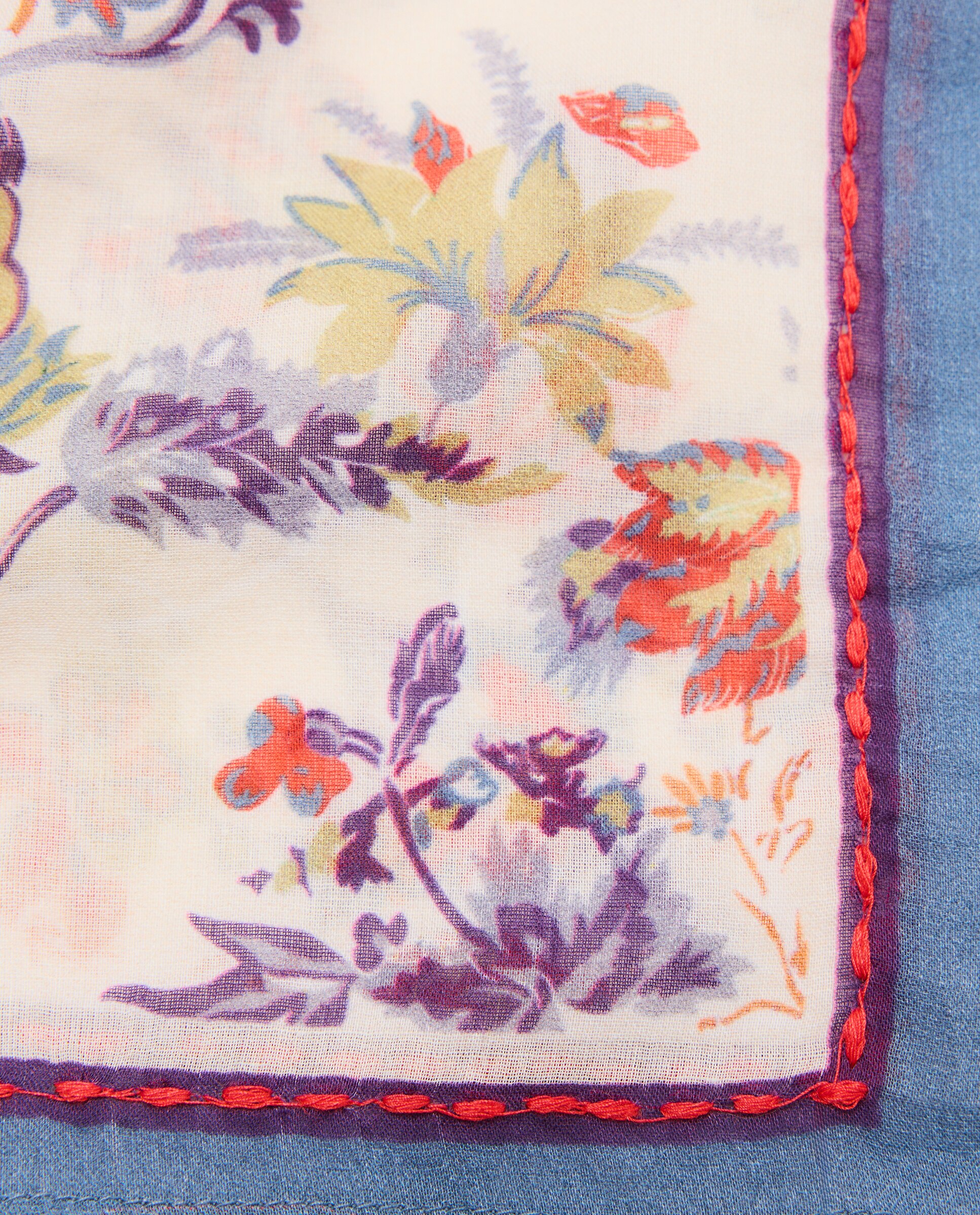 Lenço Pequeno com Estampado Floral Vermelho-4