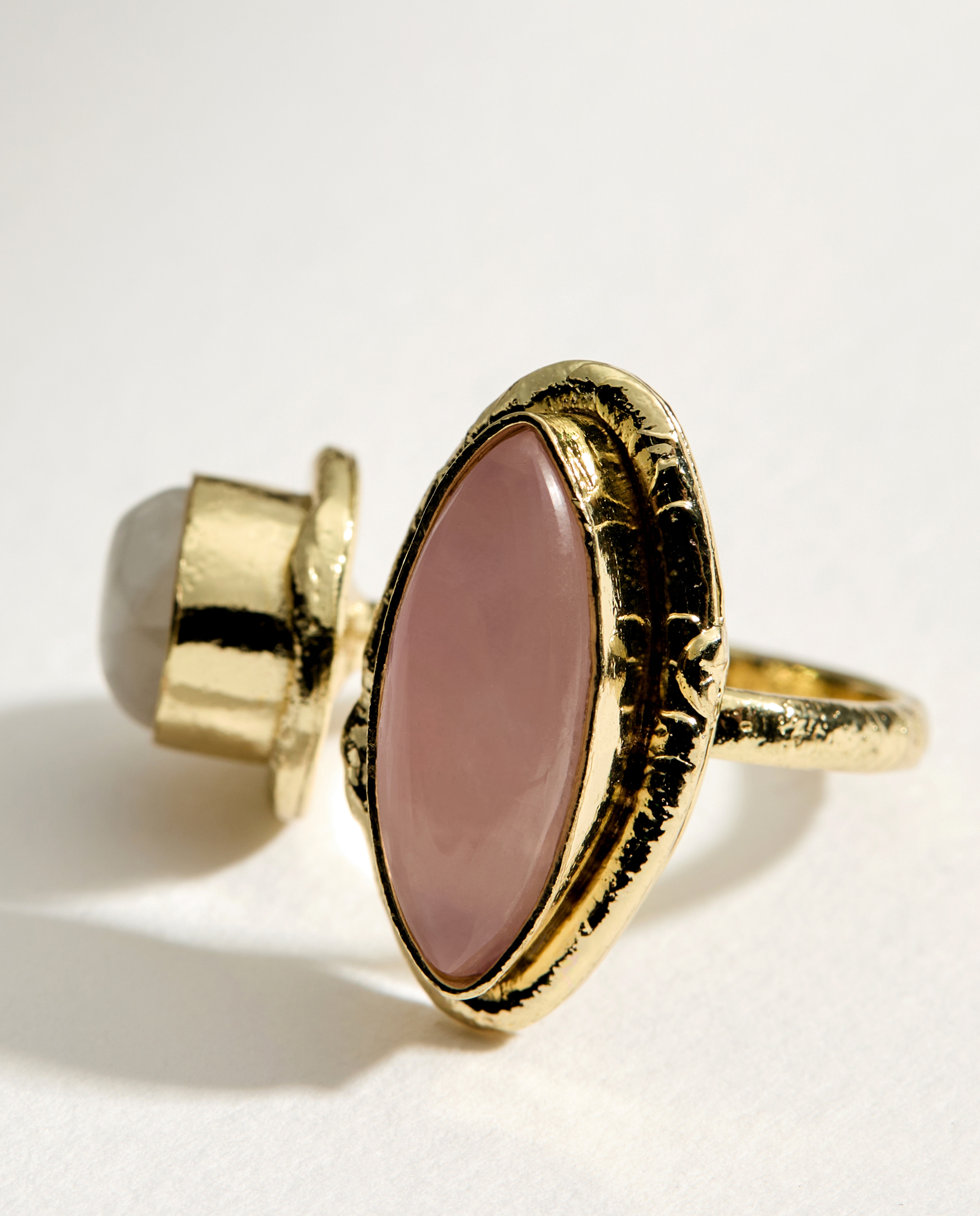 Anel com Detalhe de Pedras 390 Ouro-2
