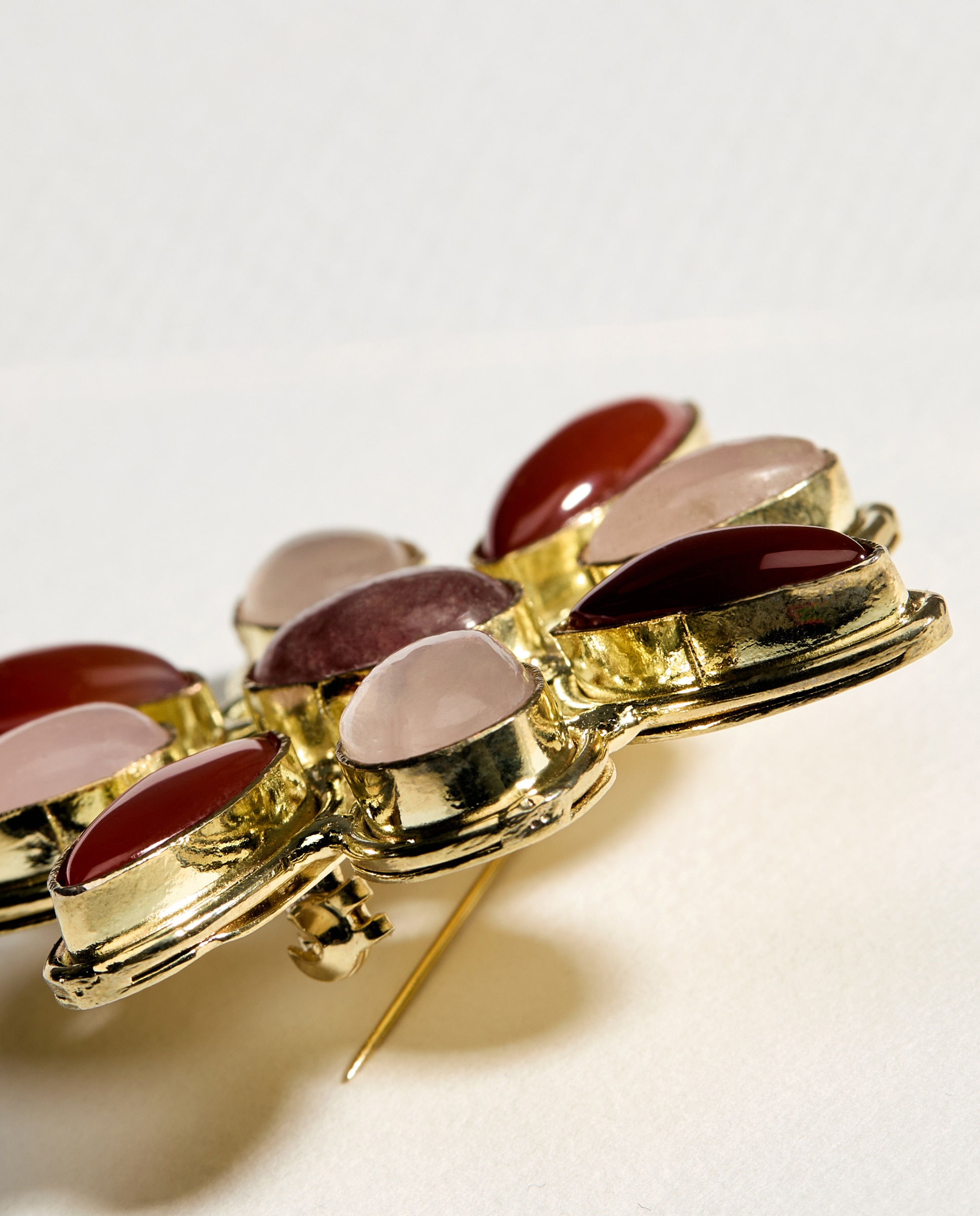 Pregadeira com Detalhe de Flor 390 Ouro-2