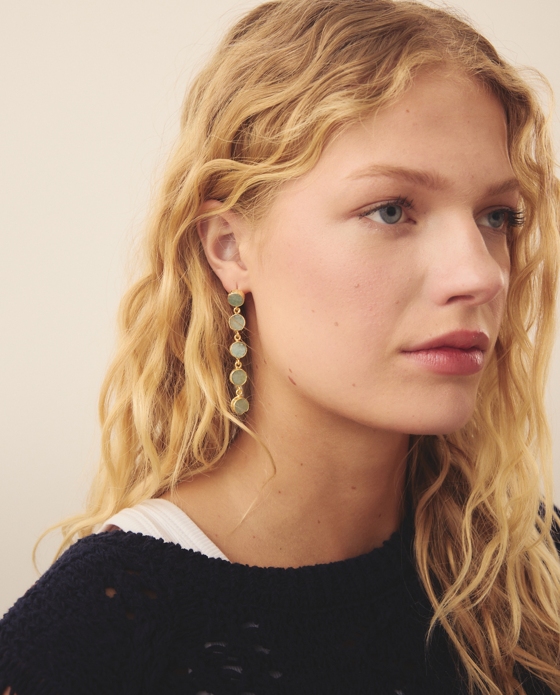 Brincos Compridos com Pedras Marmoreadas 390 Ouro-3