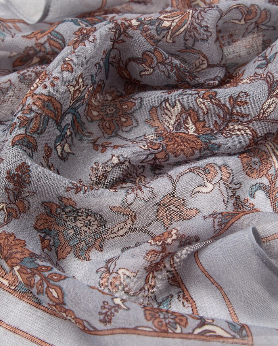 Lenço com Estampado Floral Preto-2