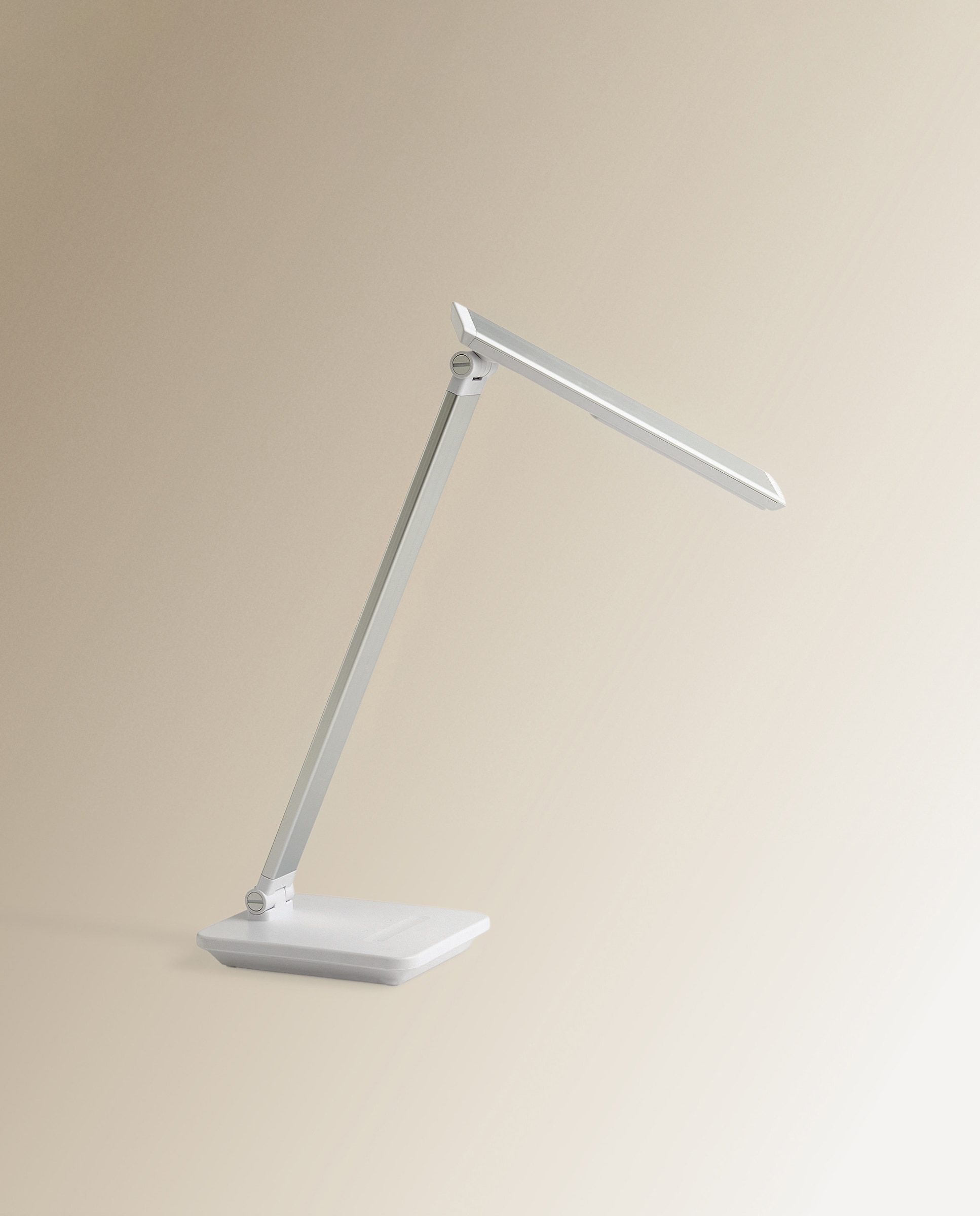 Candeeiro com LED Integrado New Alvin Prata-4