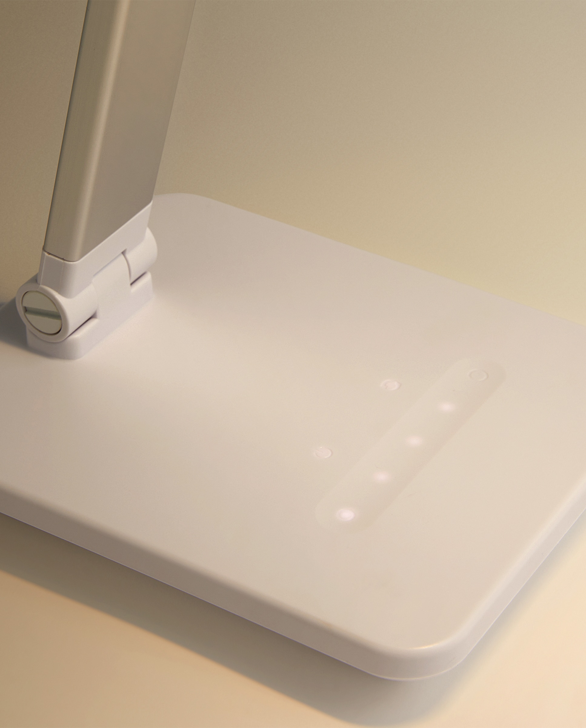 Candeeiro com LED Integrado New Alvin Prata-5