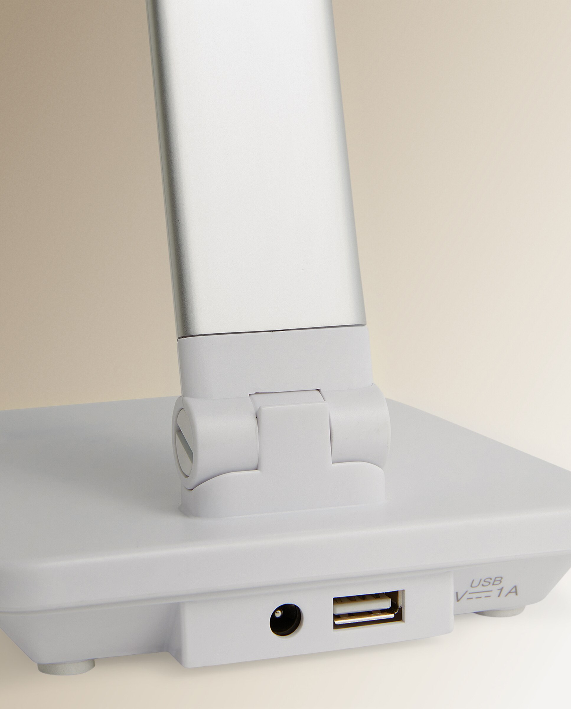 Candeeiro com LED Integrado New Alvin Prata-6