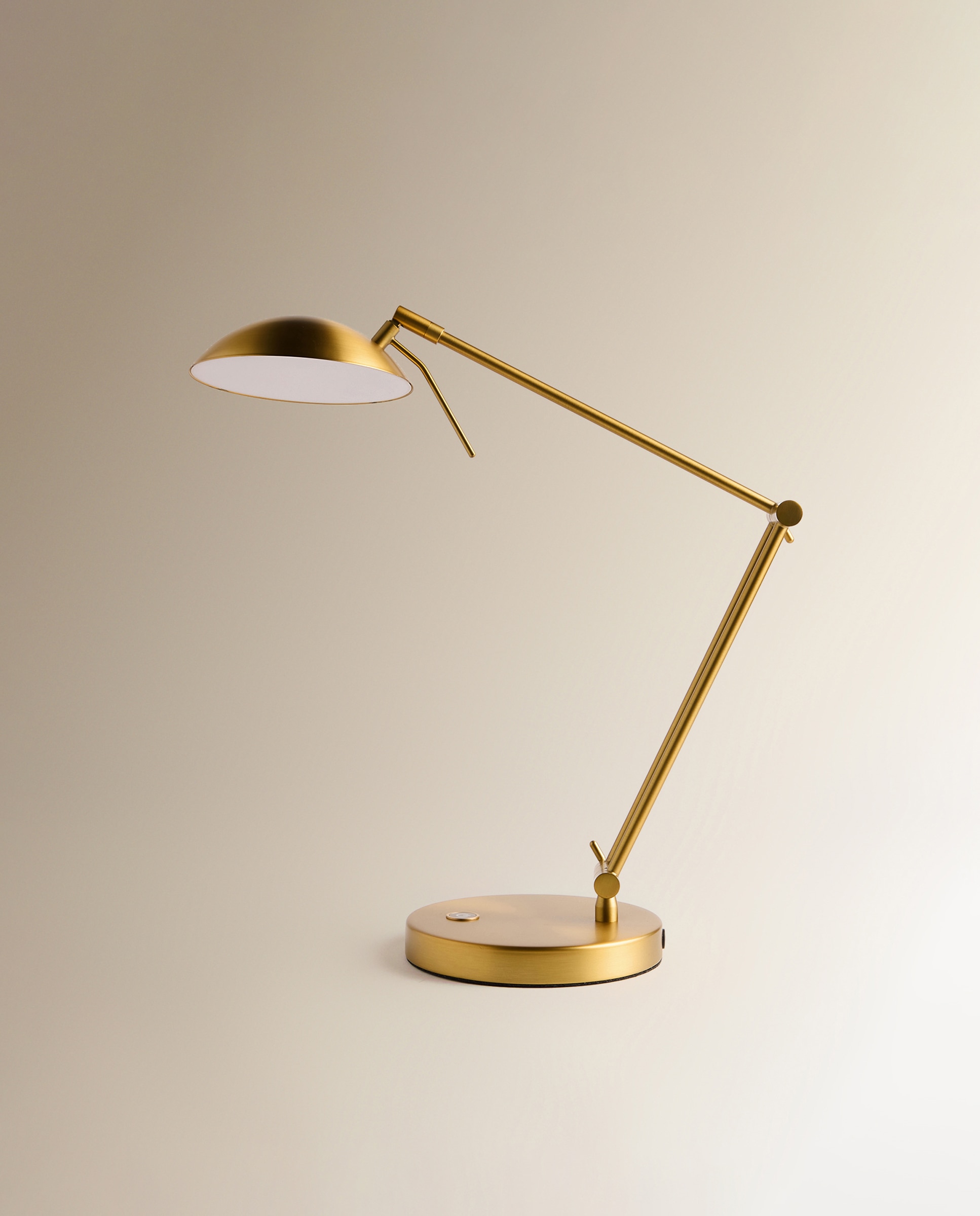 Candeeiro de Mesa com LED Integrado Julio Ouro-2