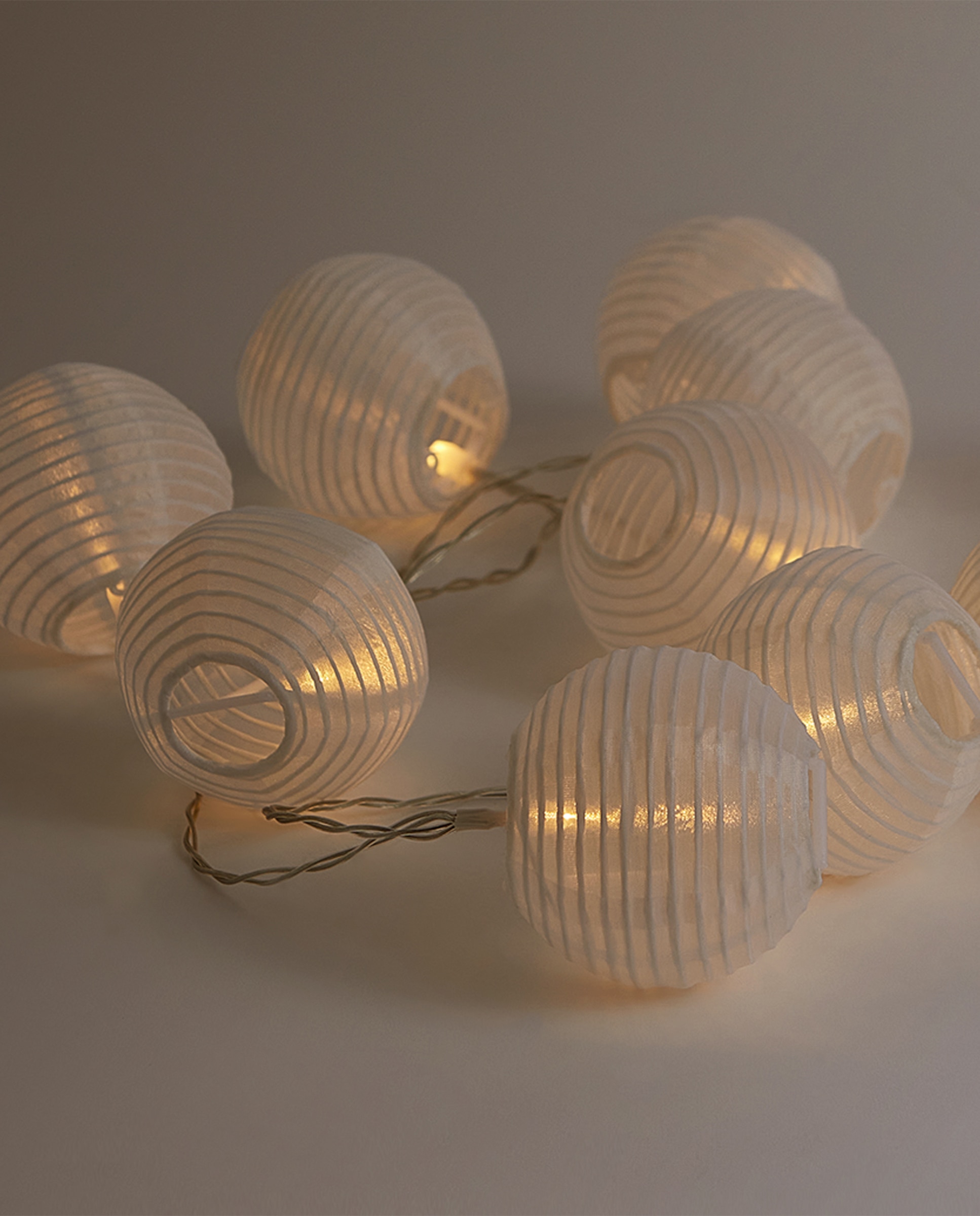 Grinalda Solar de Bolas com 20 Luzes LED para Exterior Elia Branco-2