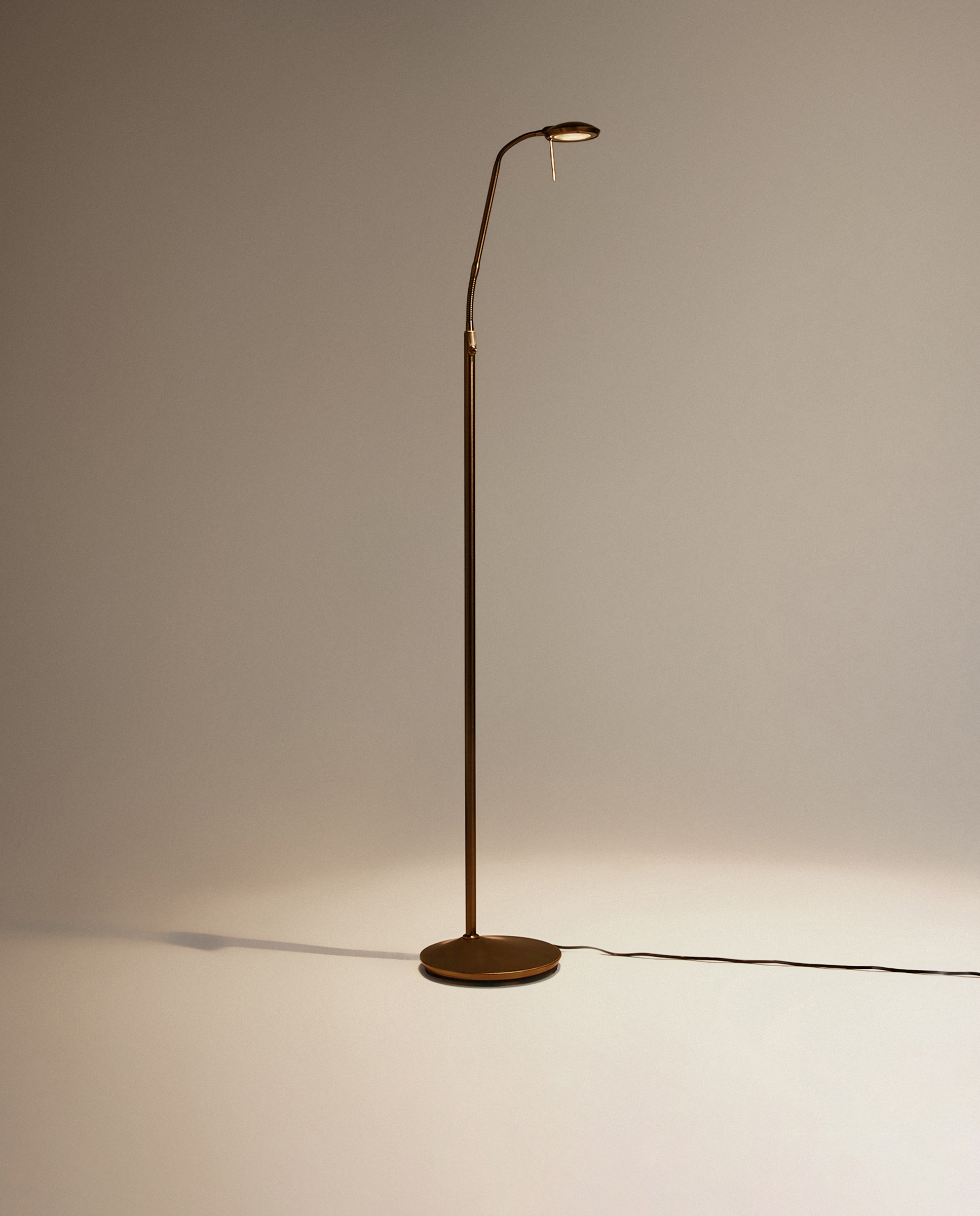 Candeeiro de leitura LED Koa Ouro-2