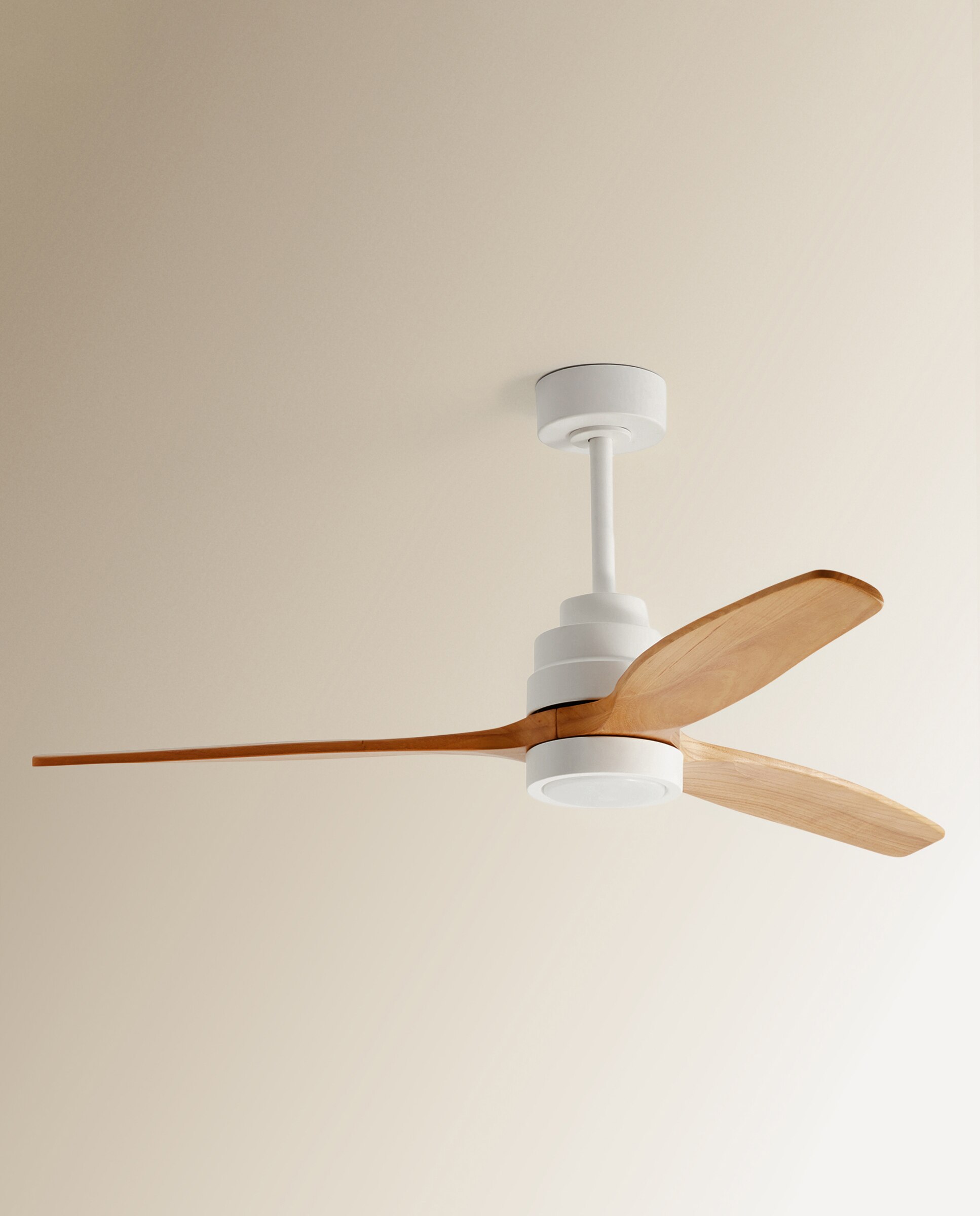 El Corte Inglés – Ventilador de techo con luz LED y Motor DC Son Bou blanco y madera El Corte Inglés.