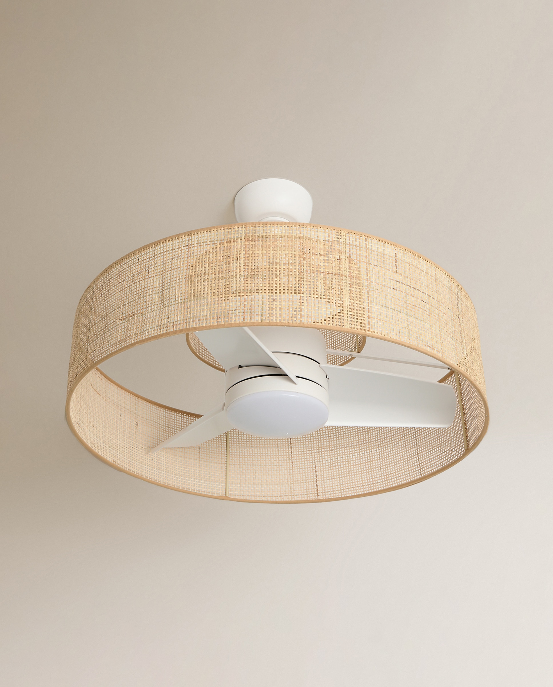 El Corte Inglés – Ventilador de techo con luz LED y motor DC Nilo XL El Corte Inglés.