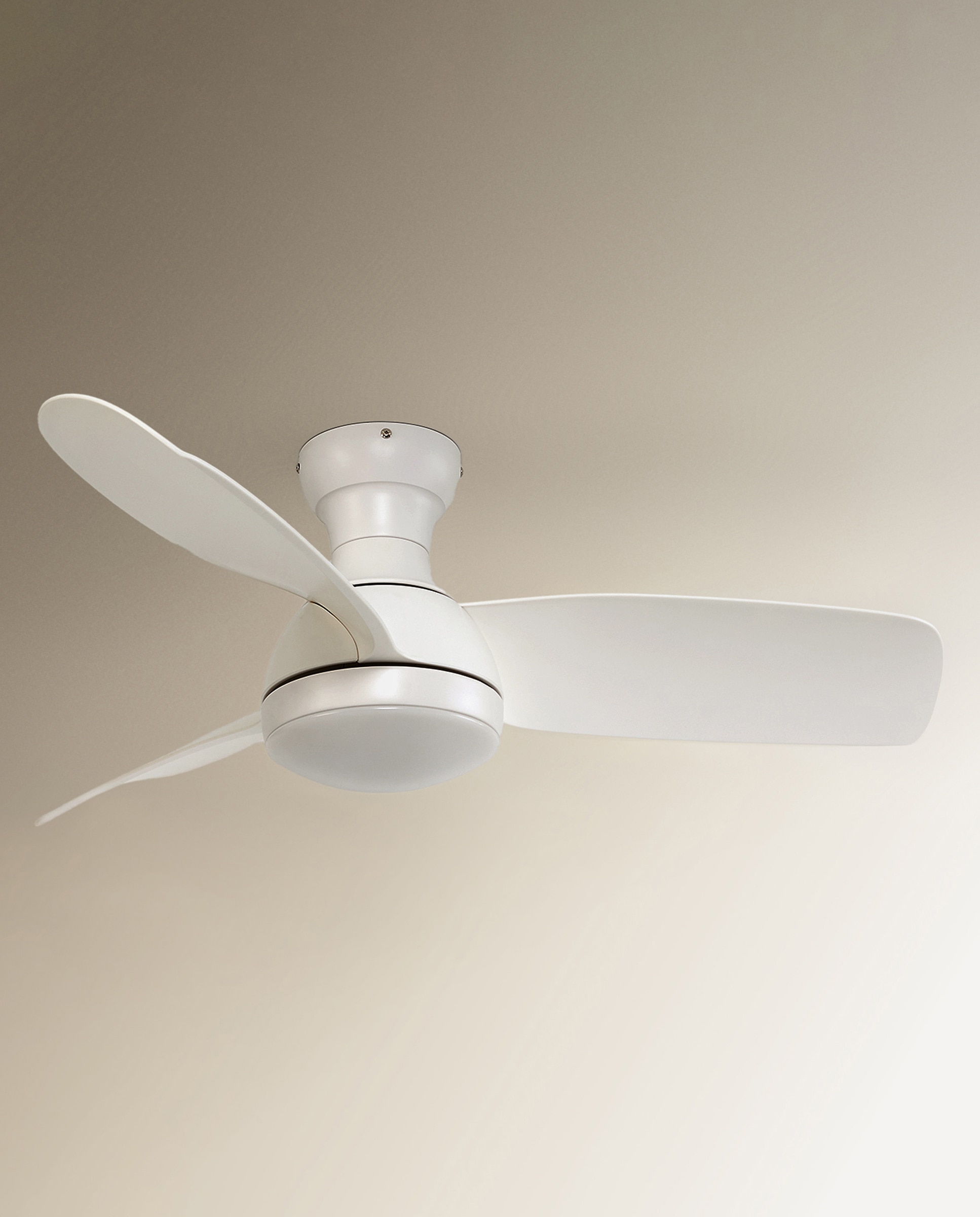 El Corte Inglés – Ventilador de techo con luz LED y motor DC Blanco Fornells El Corte Inglés.