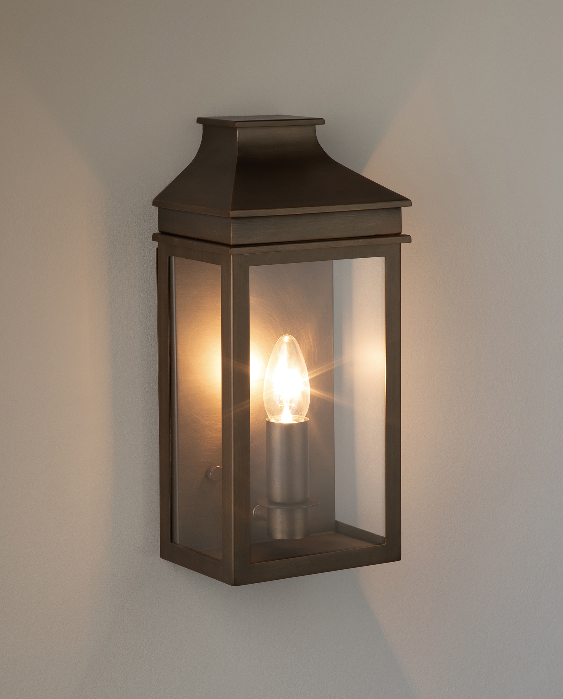 Aplique de exterior British Ouro-2