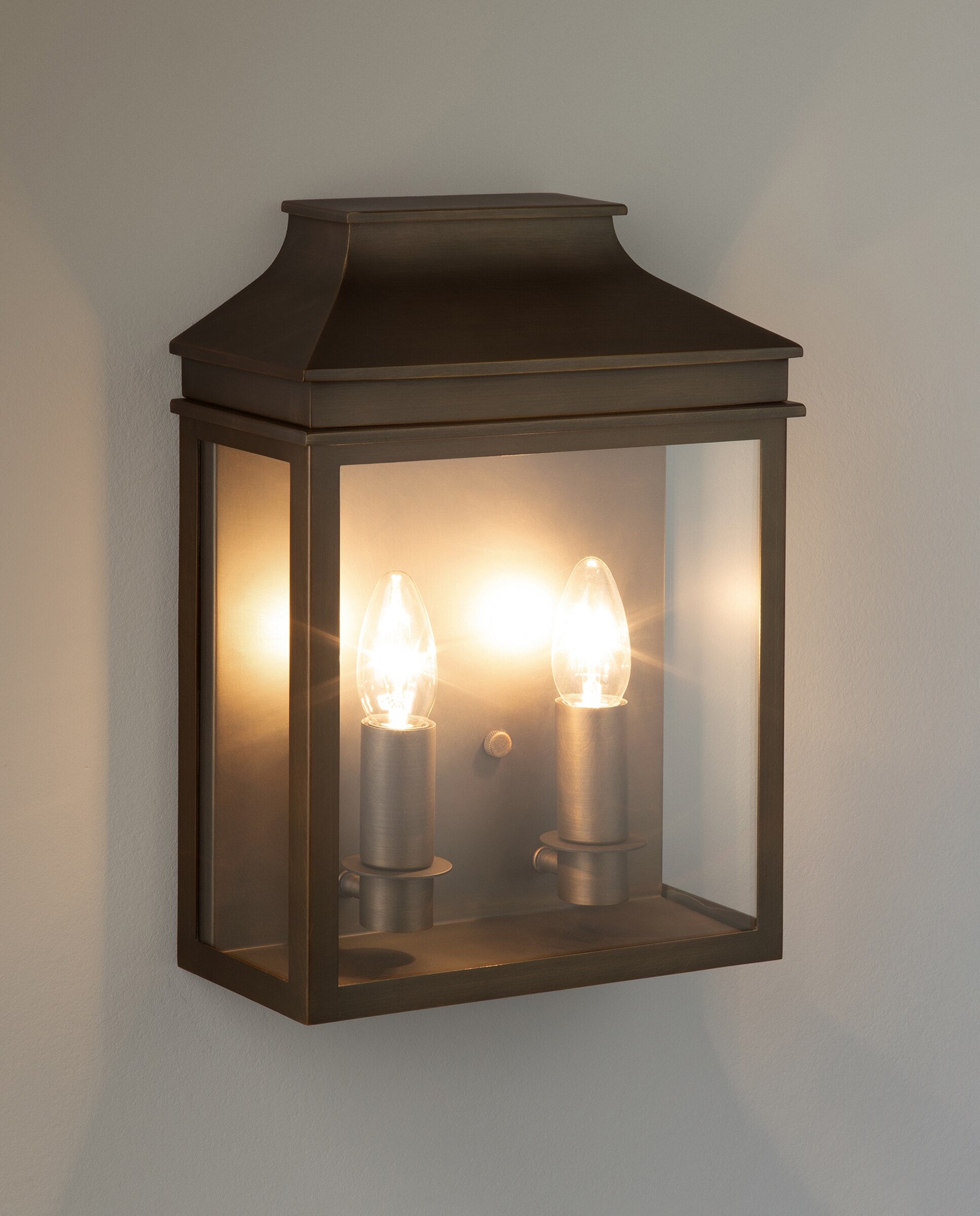 Aplique de exterior British Ouro-2