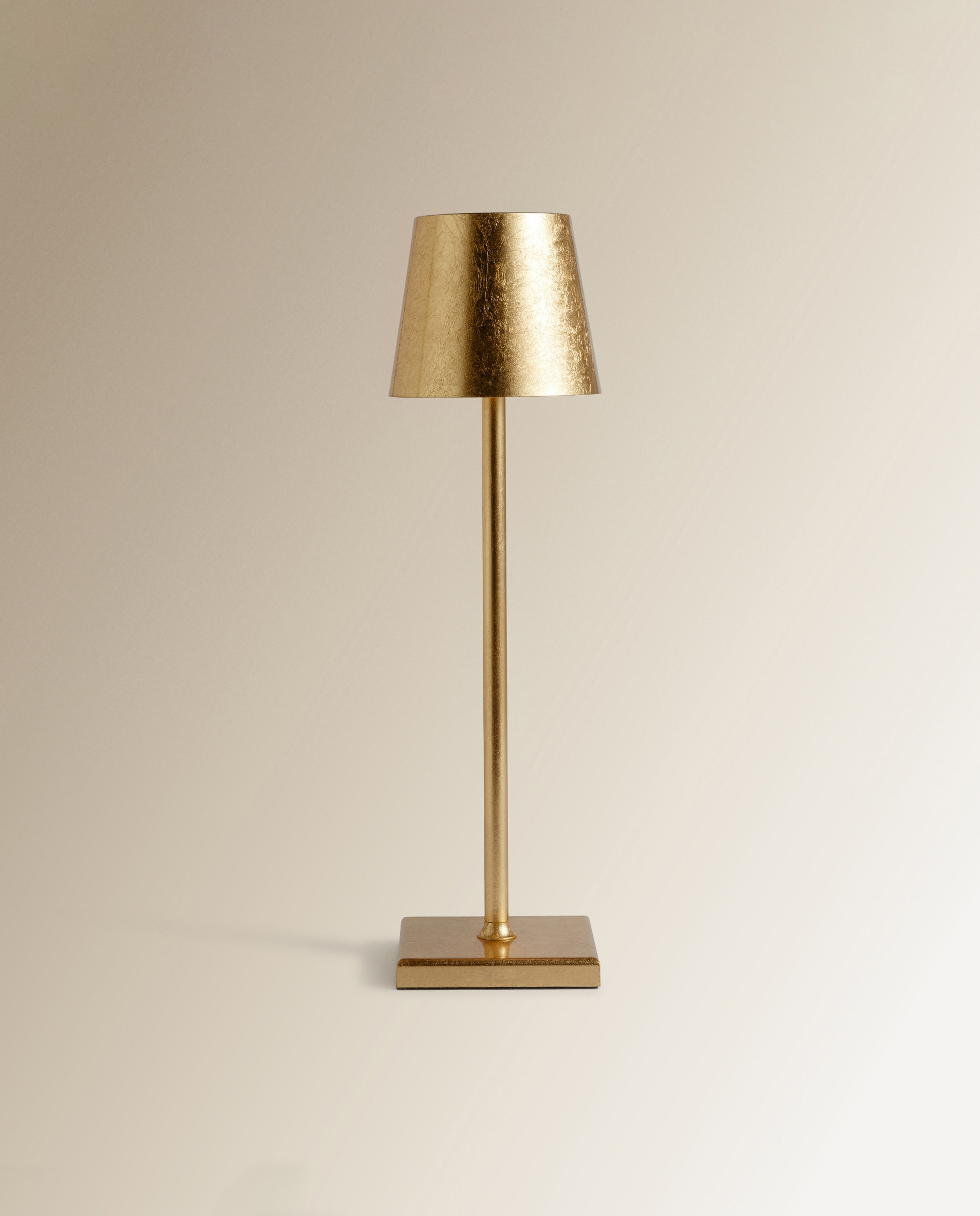 Candeeiro de Mesa para Exterior com LED Integrado Sol - Dourado Ouro-1