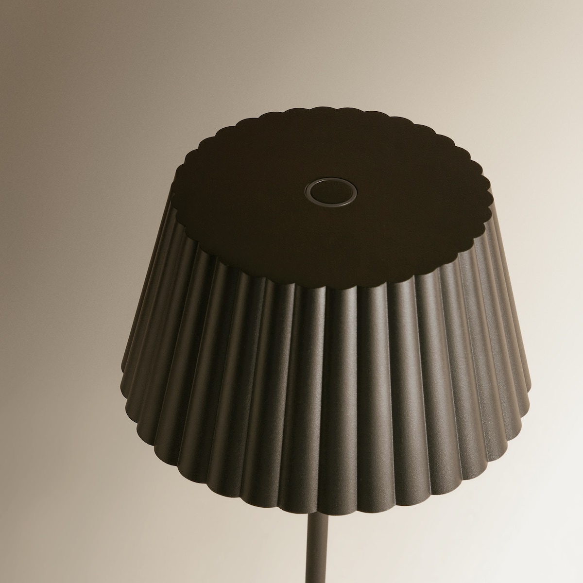 Lámpara de mesa exterior portátil Carla El Corte Inglés Negro-4